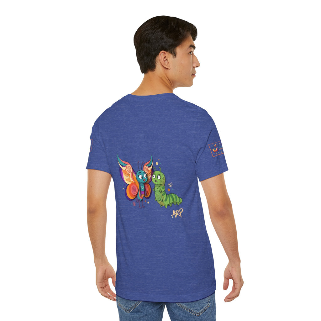 T-shirt Alarmingy Unlimited — Maglietta Grafica con Farfalla e Bruco Stravaganti