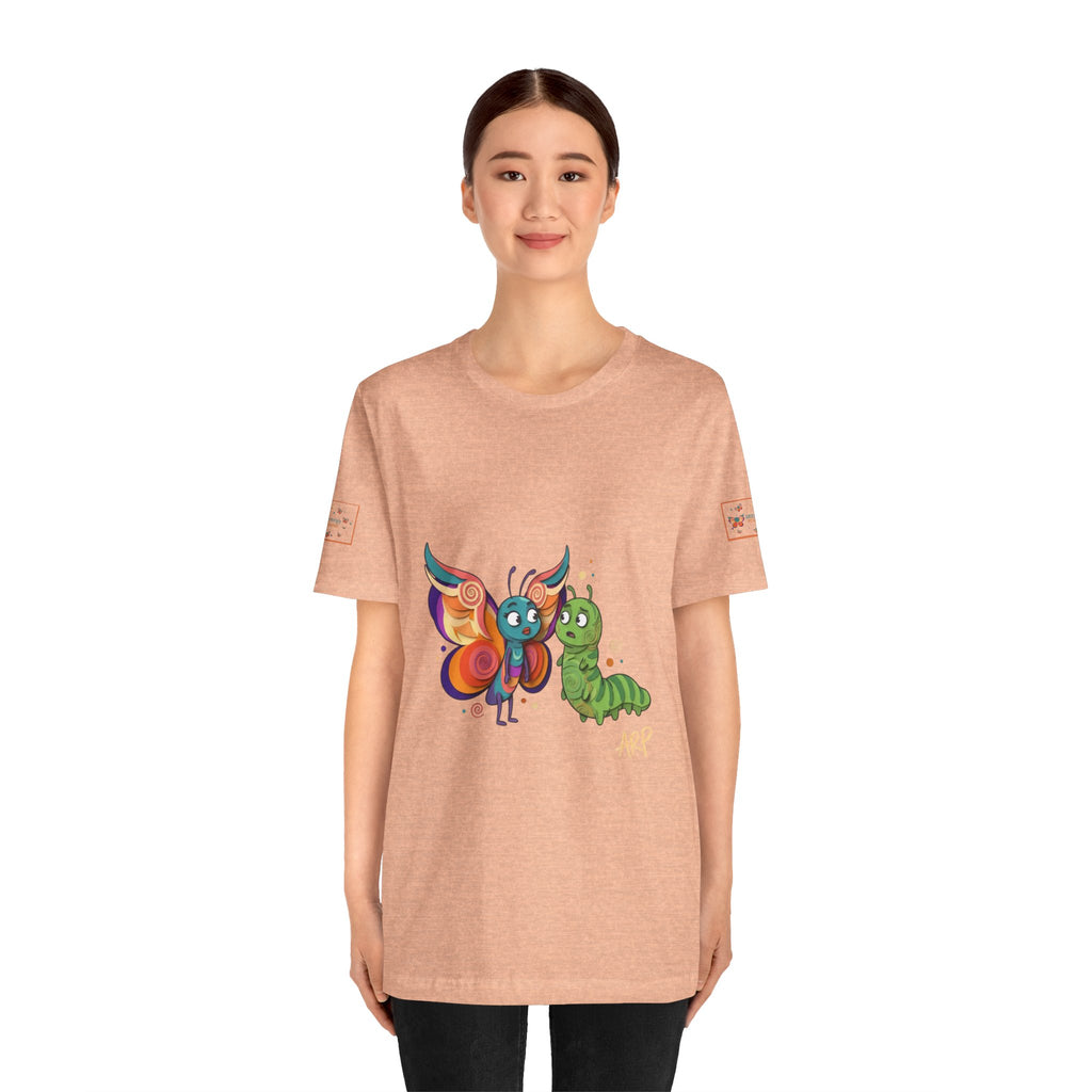 Allarmante T-Shirt Unlimited Tee Flip Variant — Maglietta Grafica Stravagante Farfalla e Bruco