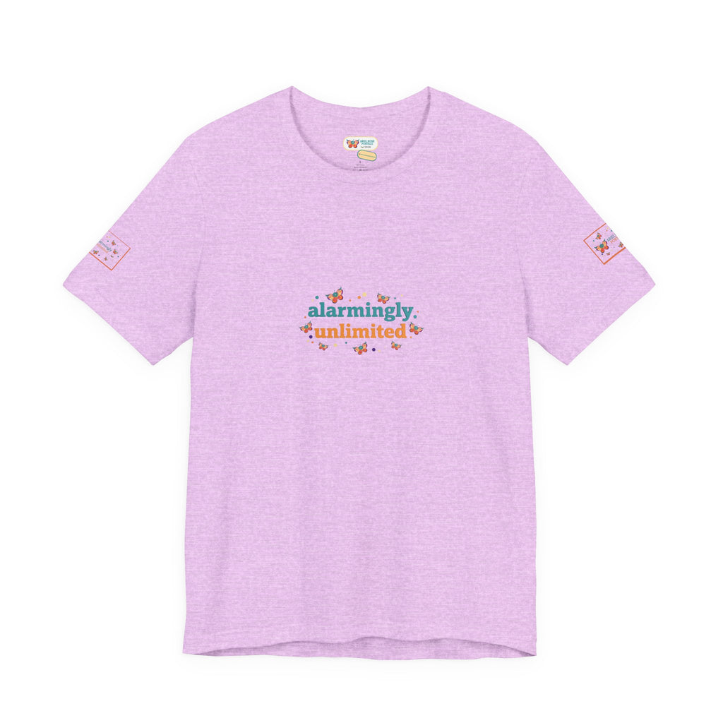 T-shirt Alarmingy Unlimited — Maglietta Grafica con Farfalla e Bruco Stravaganti