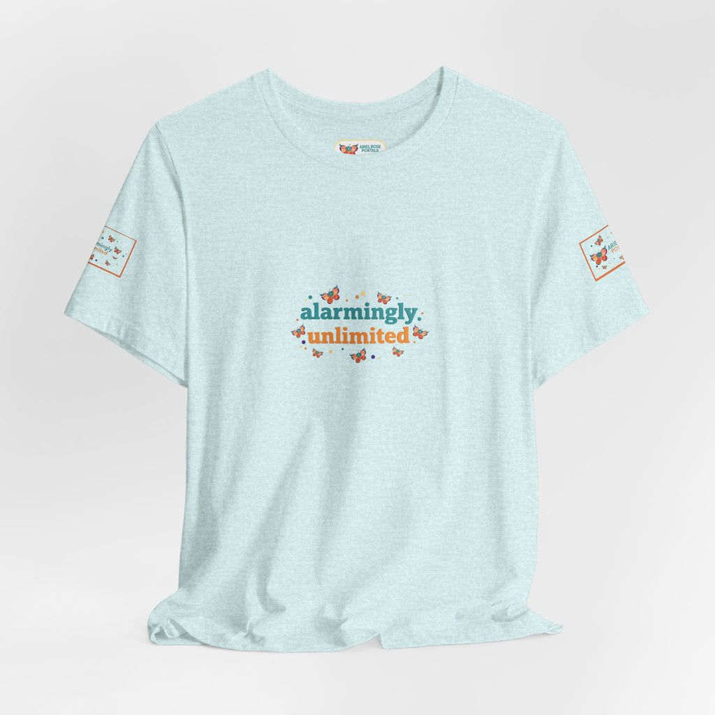 T-shirt Alarmingy Unlimited — Maglietta Grafica con Farfalla e Bruco Stravaganti
