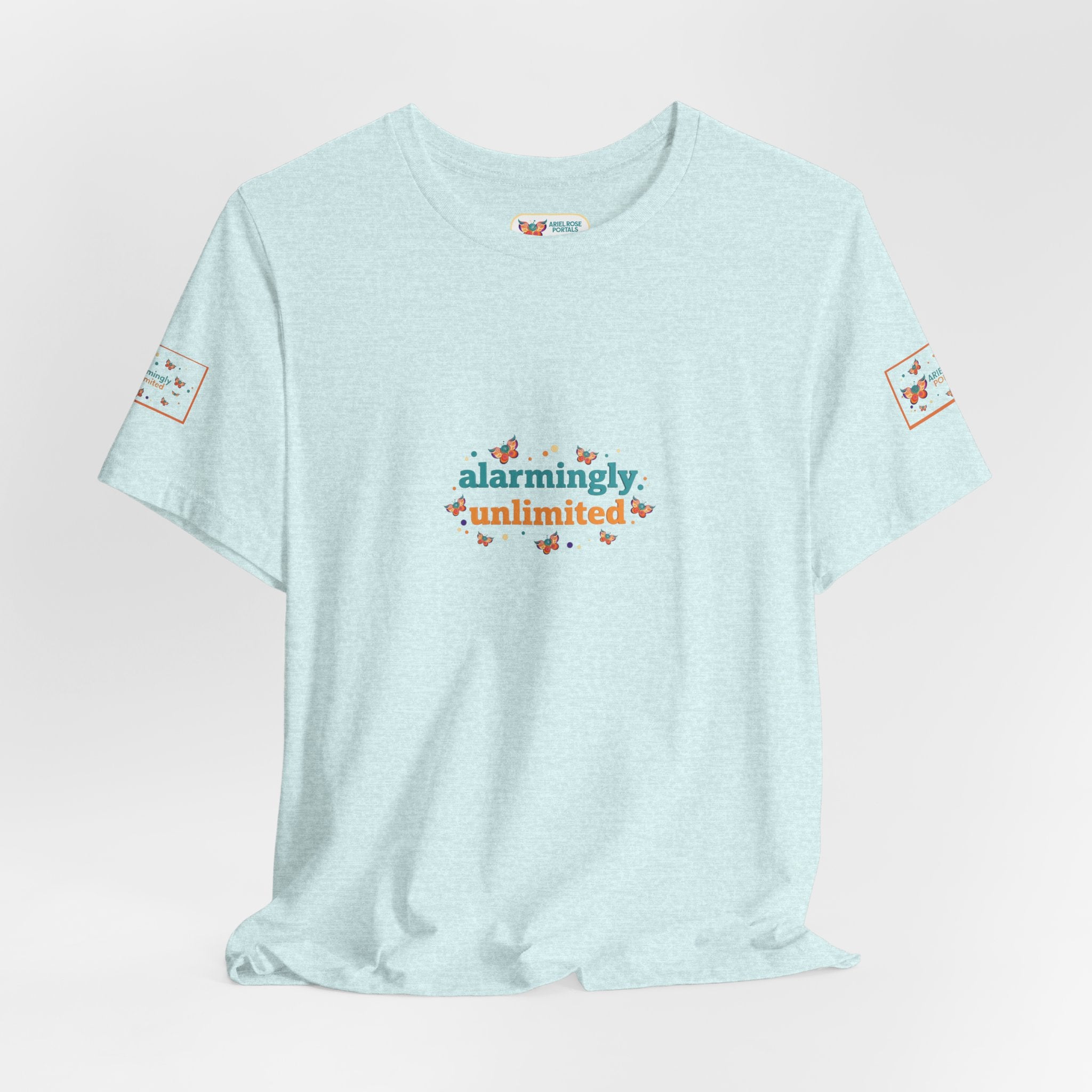 T-shirt Alarmingy Unlimited — Maglietta Grafica con Farfalla e Bruco Stravaganti