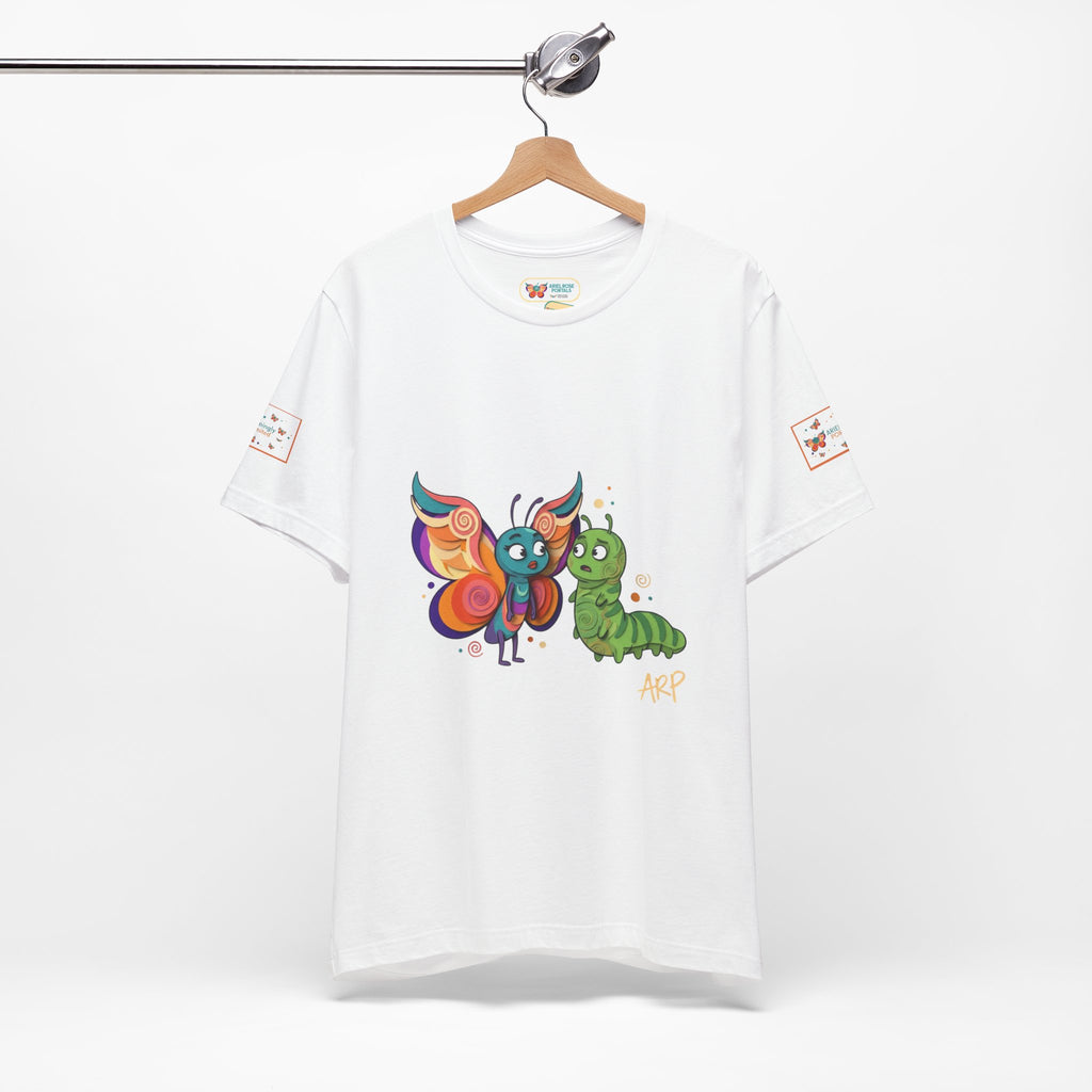 Allarmante T-Shirt Unlimited Tee Flip Variant — Maglietta Grafica Stravagante Farfalla e Bruco