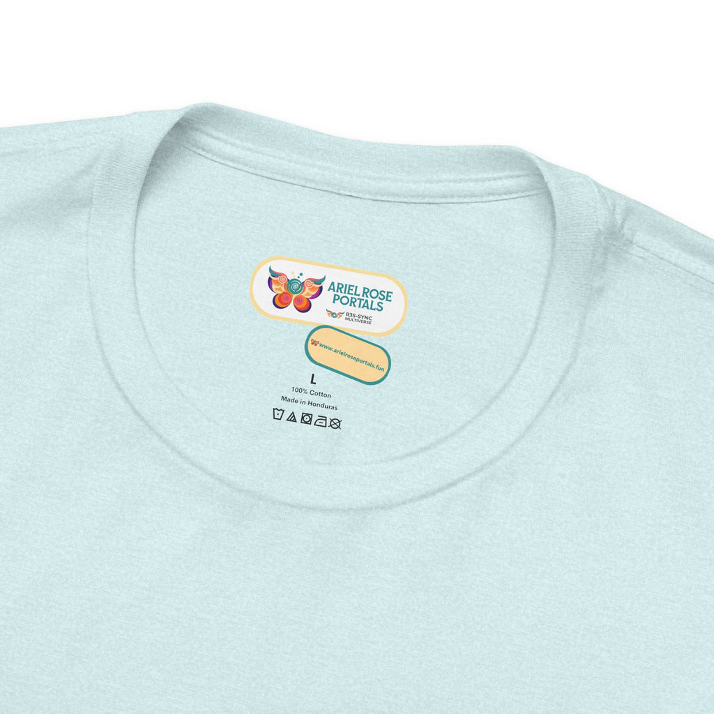 T-shirt Alarmingy Unlimited — Maglietta Grafica con Farfalla e Bruco Stravaganti