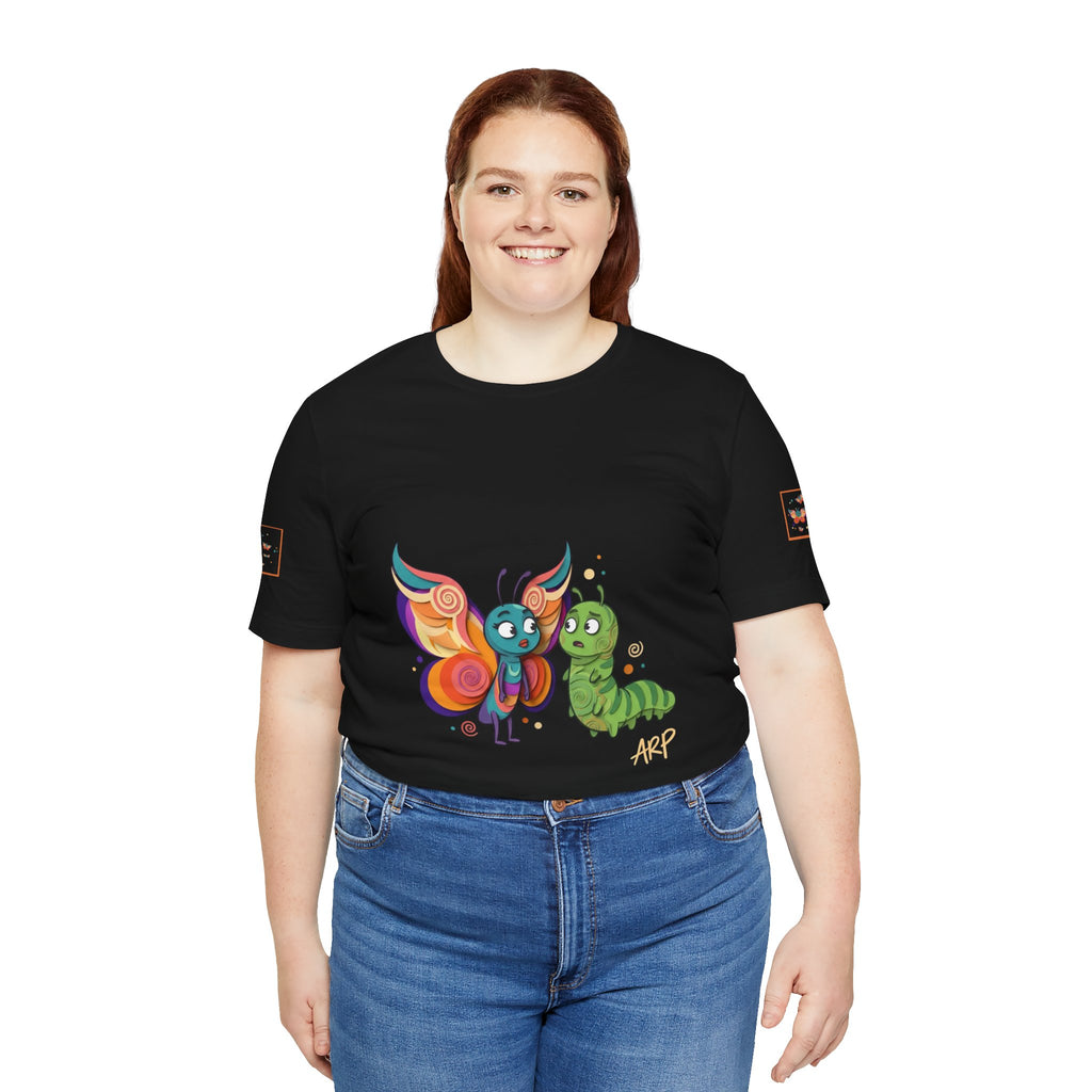 Allarmante T-Shirt Unlimited Tee Flip Variant — Maglietta Grafica Stravagante Farfalla e Bruco