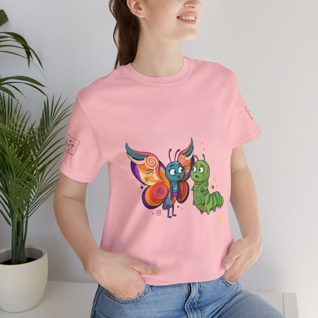 Allarmante T-Shirt Unlimited Tee Flip Variant — Maglietta Grafica Stravagante Farfalla e Bruco