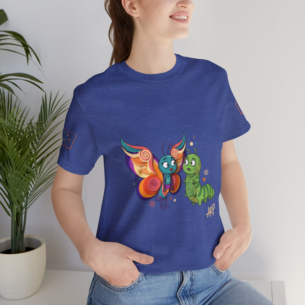 Allarmante T-Shirt Unlimited Tee Flip Variant — Maglietta Grafica Stravagante Farfalla e Bruco