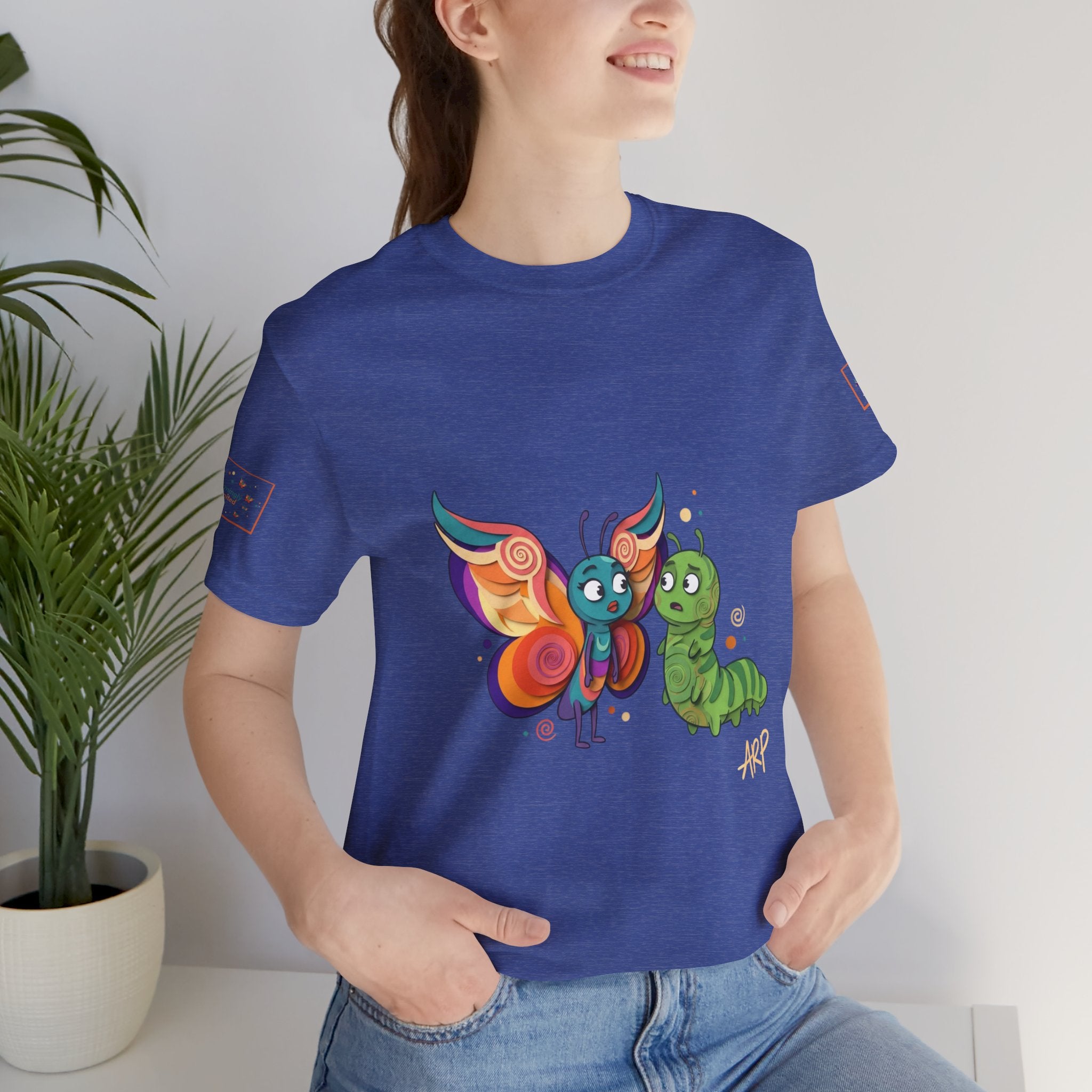 Allarmante T-Shirt Unlimited Tee Flip Variant — Maglietta Grafica Stravagante Farfalla e Bruco