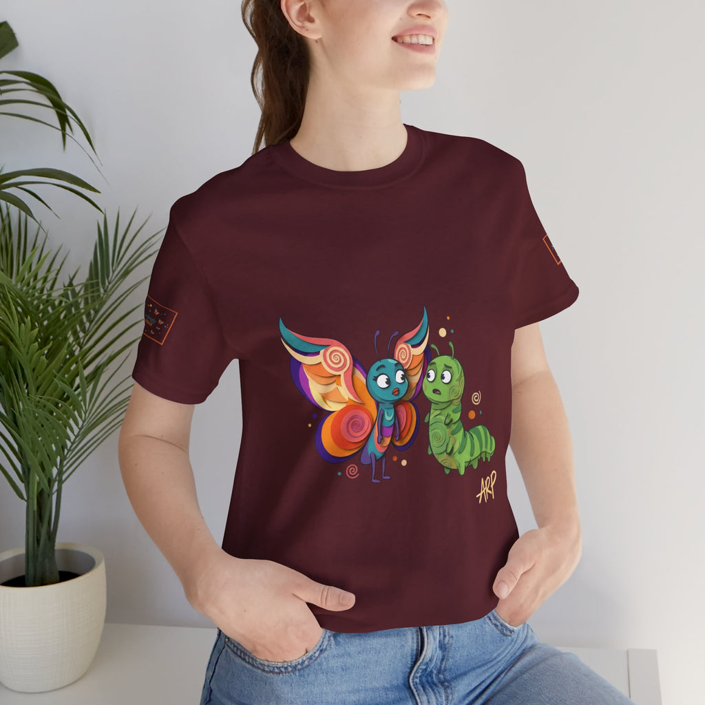 Allarmante T-Shirt Unlimited Tee Flip Variant — Maglietta Grafica Stravagante Farfalla e Bruco