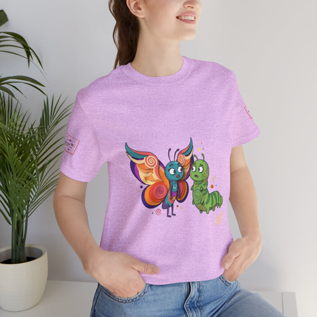Allarmante T-Shirt Unlimited Tee Flip Variant — Maglietta Grafica Stravagante Farfalla e Bruco