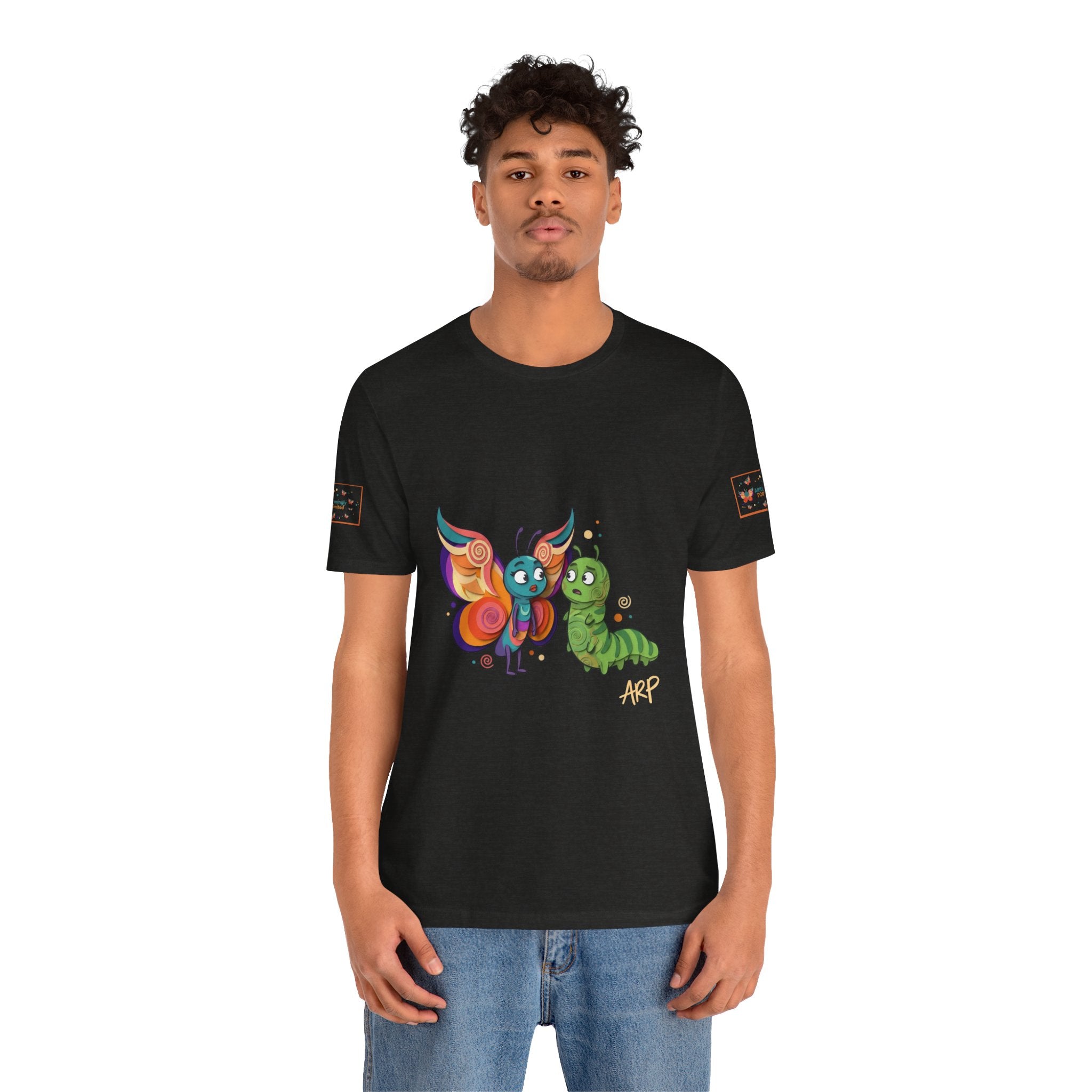 Allarmante T-Shirt Unlimited Tee Flip Variant — Maglietta Grafica Stravagante Farfalla e Bruco