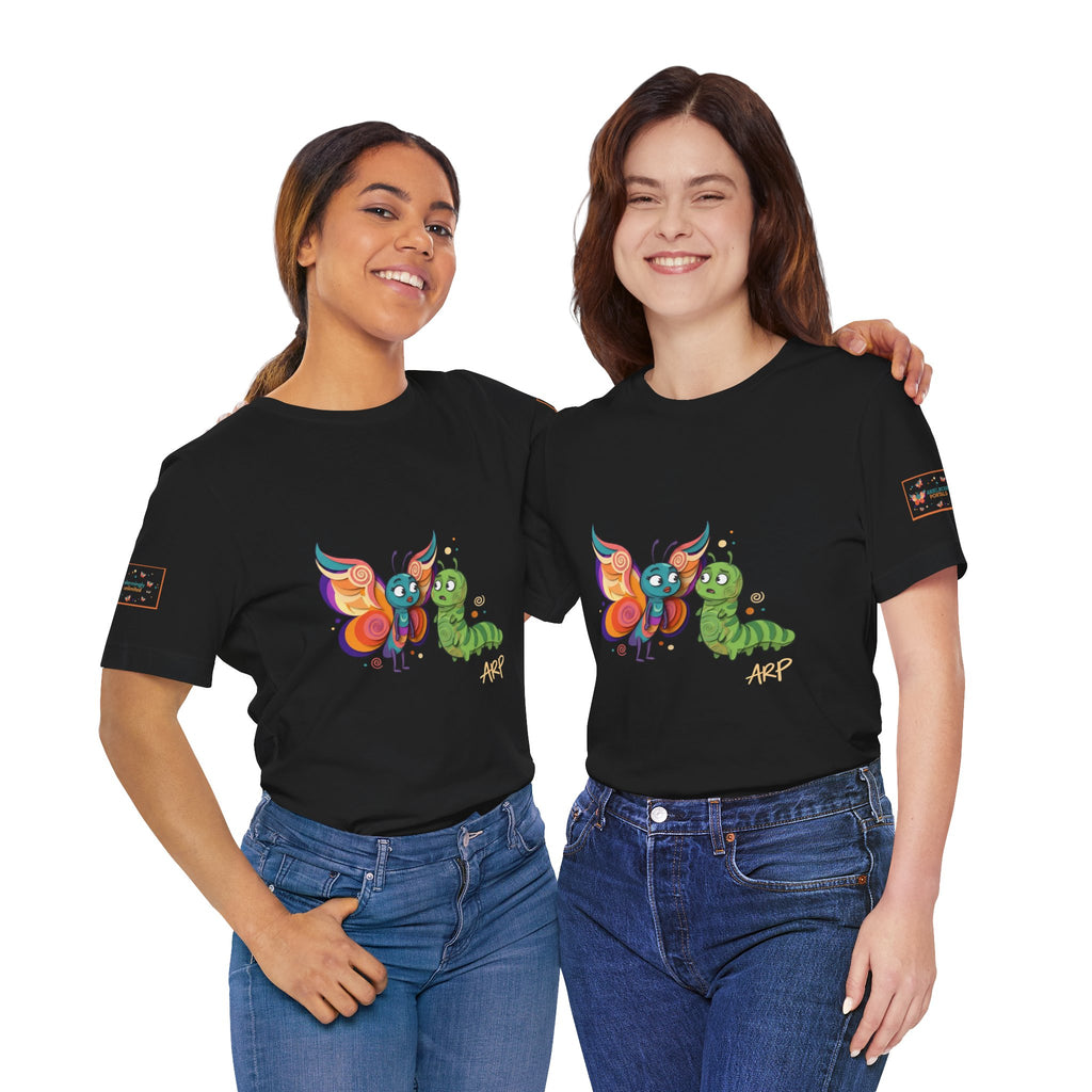 Allarmante T-Shirt Unlimited Tee Flip Variant — Maglietta Grafica Stravagante Farfalla e Bruco