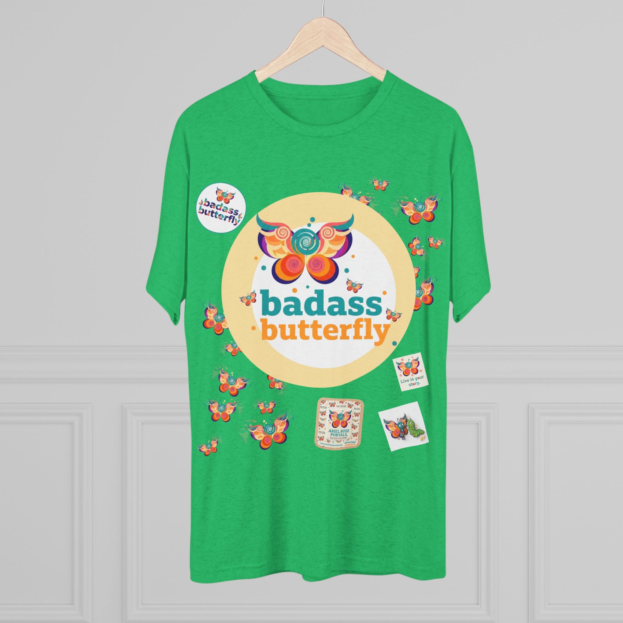 T-shirt "Badass Butterfly Vintage TriBlend Sticker" — Maglietta colorata con grafica "Empowerment"