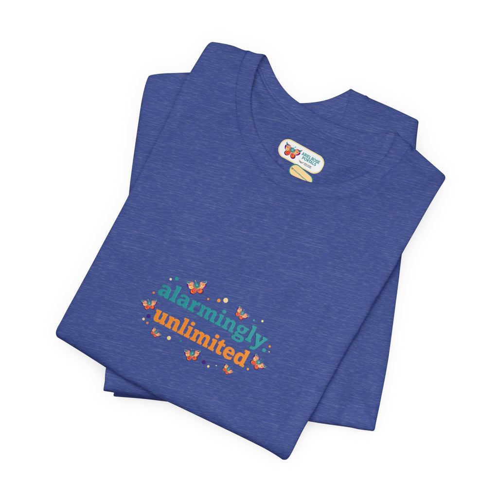 T-shirt Alarmingy Unlimited — Maglietta Grafica con Farfalla e Bruco Stravaganti