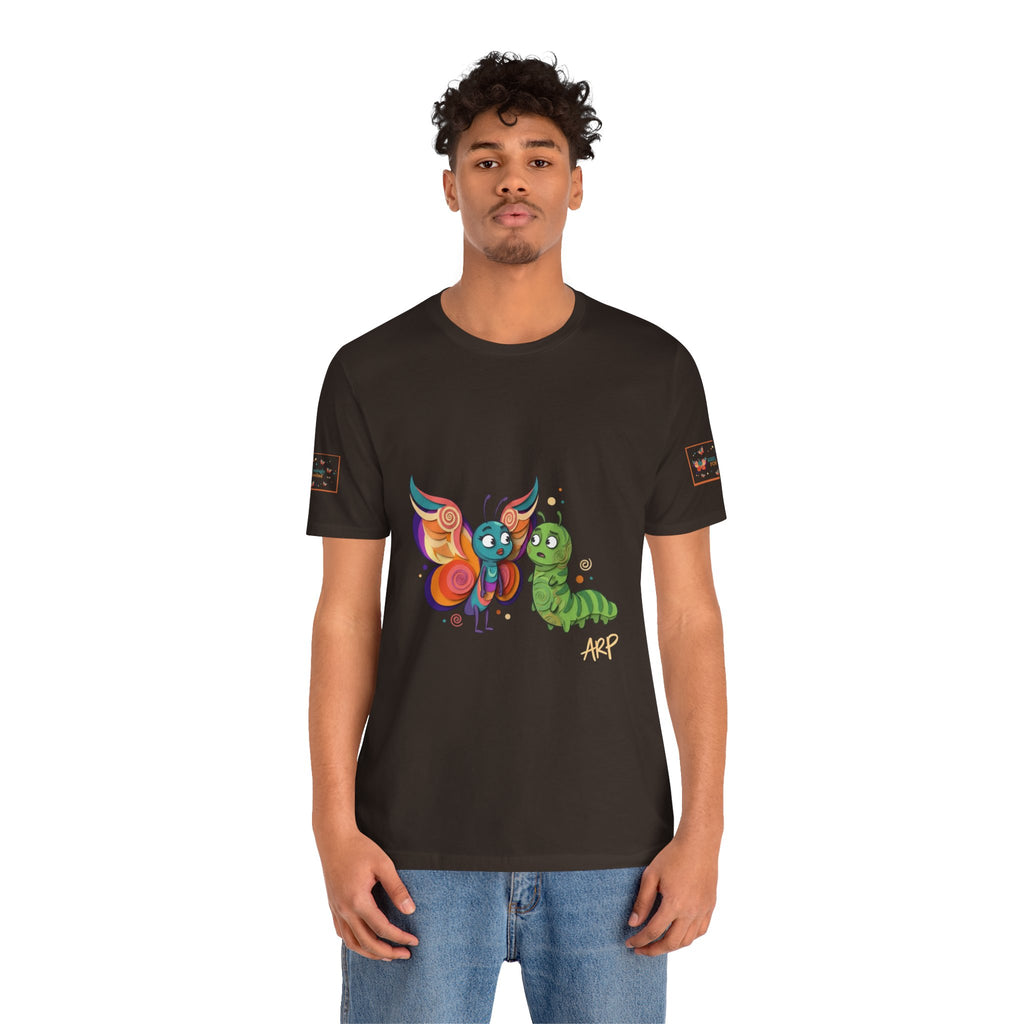 Allarmante T-Shirt Unlimited Tee Flip Variant — Maglietta Grafica Stravagante Farfalla e Bruco