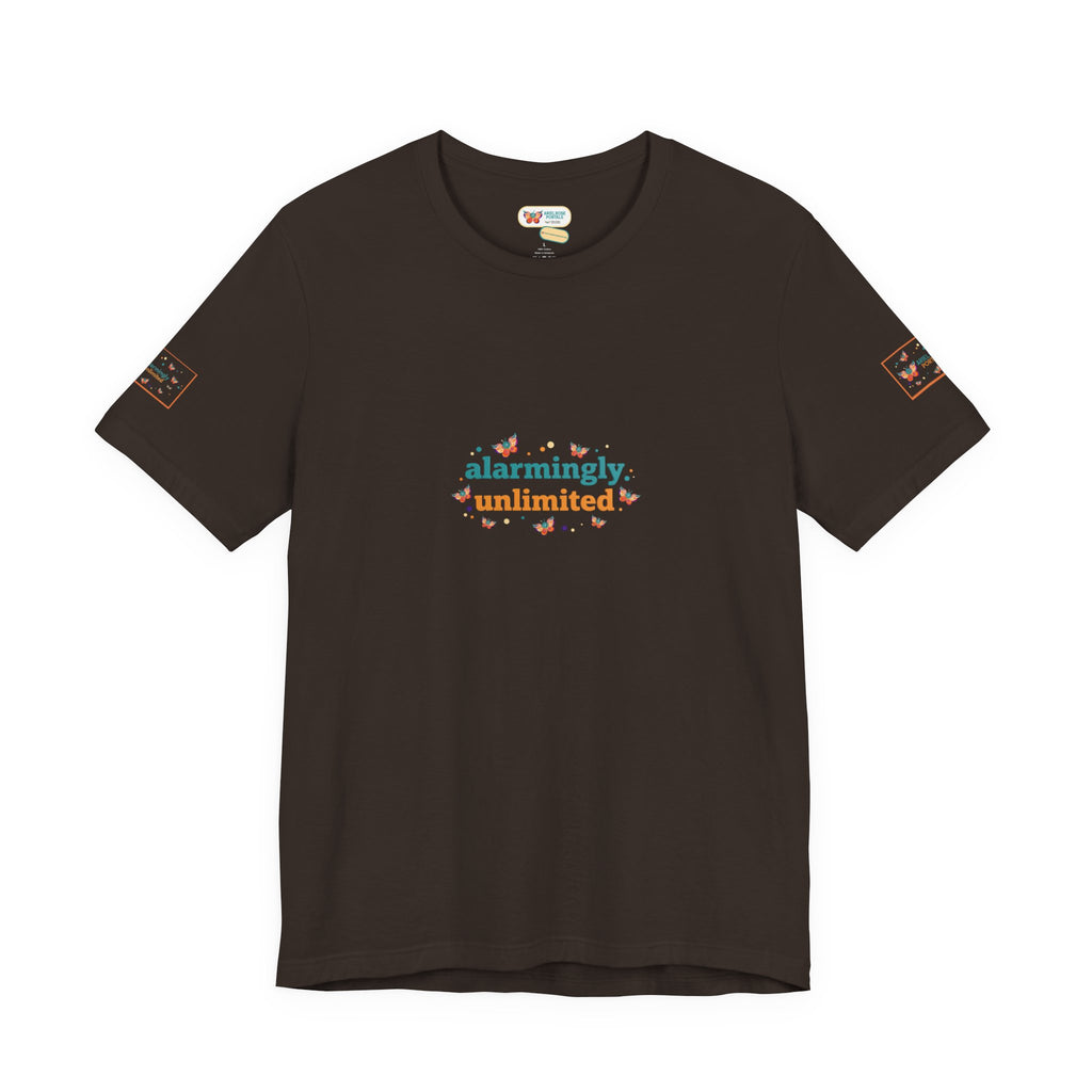 T-shirt Alarmingy Unlimited — Maglietta Grafica con Farfalla e Bruco Stravaganti