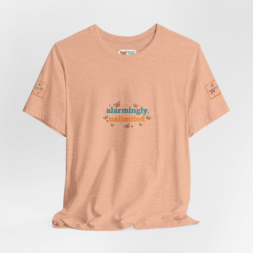 T-shirt Alarmingy Unlimited — Maglietta Grafica con Farfalla e Bruco Stravaganti