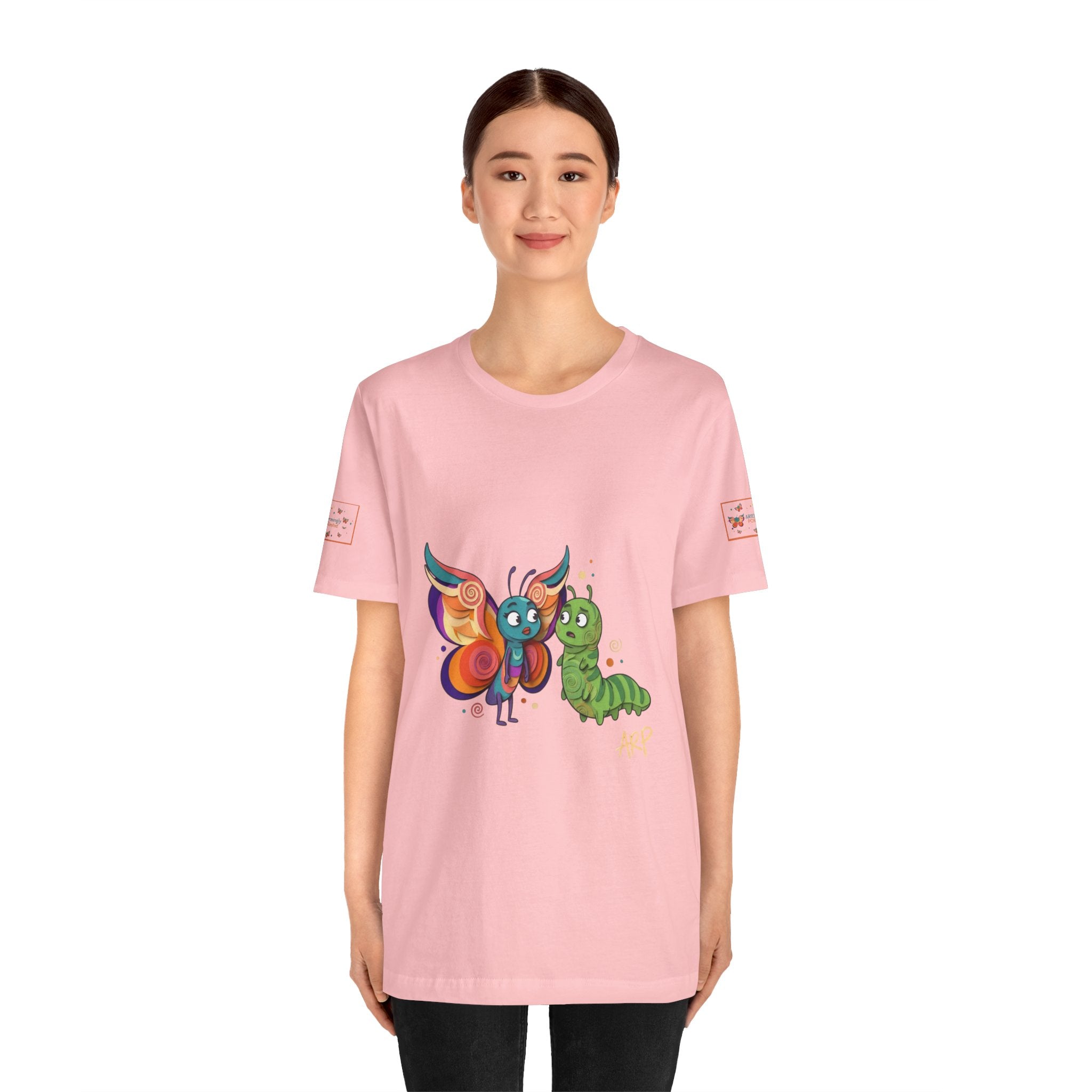 Allarmante T-Shirt Unlimited Tee Flip Variant — Maglietta Grafica Stravagante Farfalla e Bruco