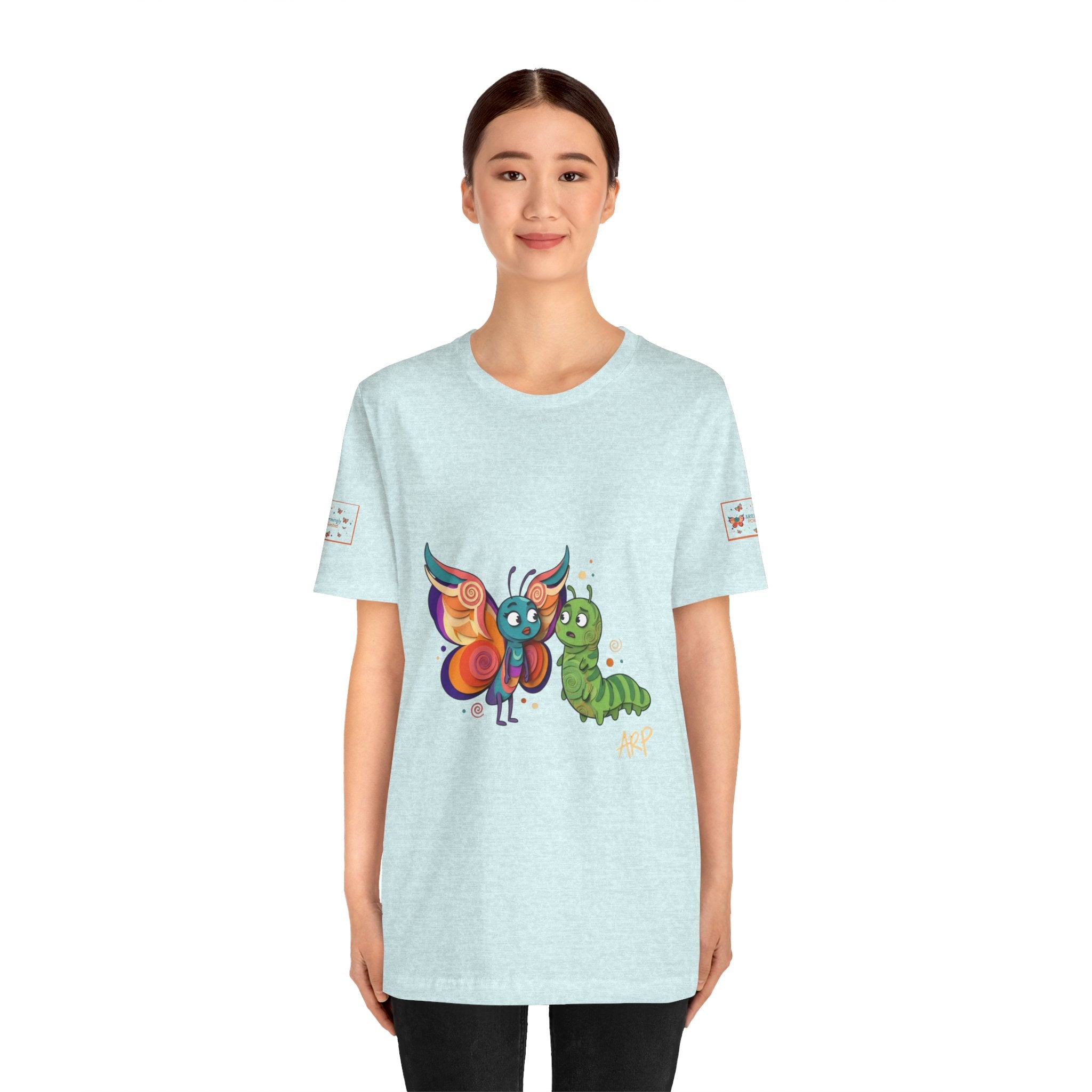 Allarmante T-Shirt Unlimited Tee Flip Variant — Maglietta Grafica Stravagante Farfalla e Bruco