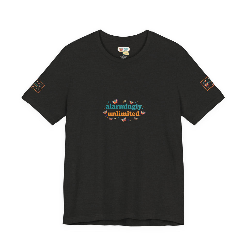 T-shirt Alarmingy Unlimited — Maglietta Grafica con Farfalla e Bruco Stravaganti