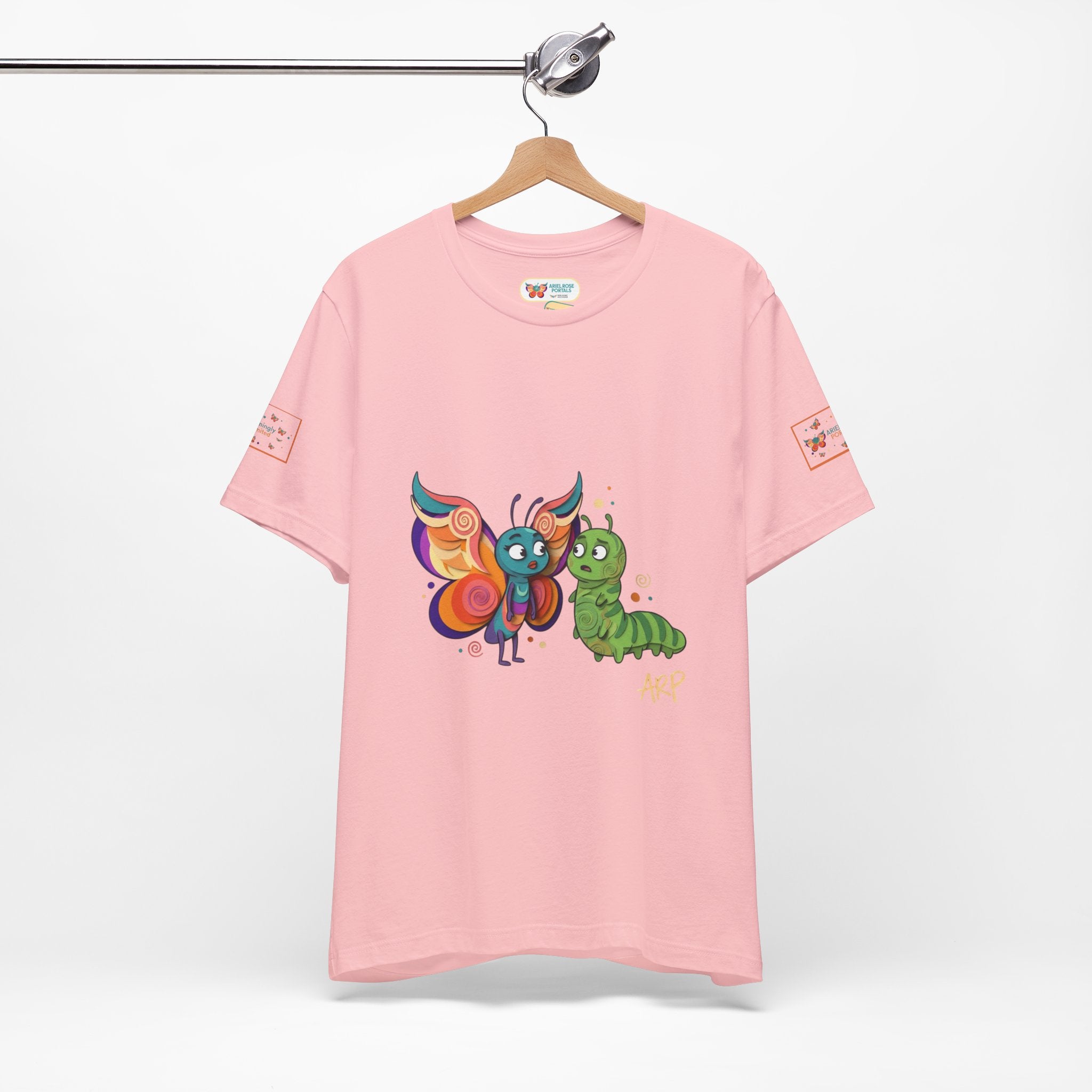 Allarmante T-Shirt Unlimited Tee Flip Variant — Maglietta Grafica Stravagante Farfalla e Bruco