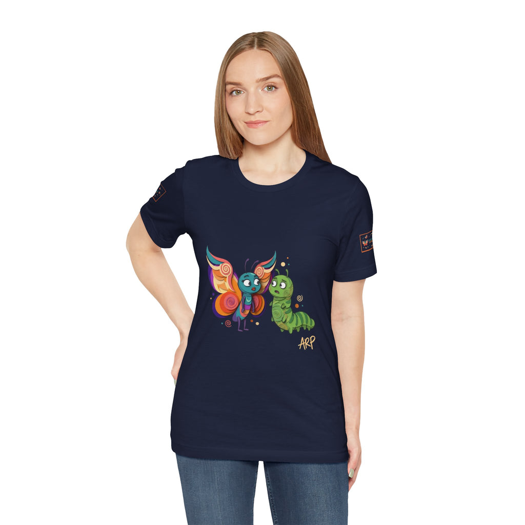 Allarmante T-Shirt Unlimited Tee Flip Variant — Maglietta Grafica Stravagante Farfalla e Bruco