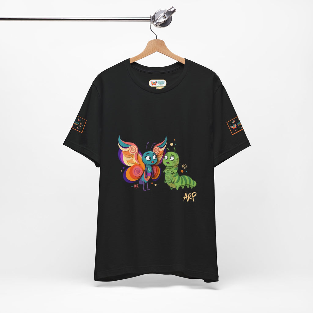 Allarmante T-Shirt Unlimited Tee Flip Variant — Maglietta Grafica Stravagante Farfalla e Bruco