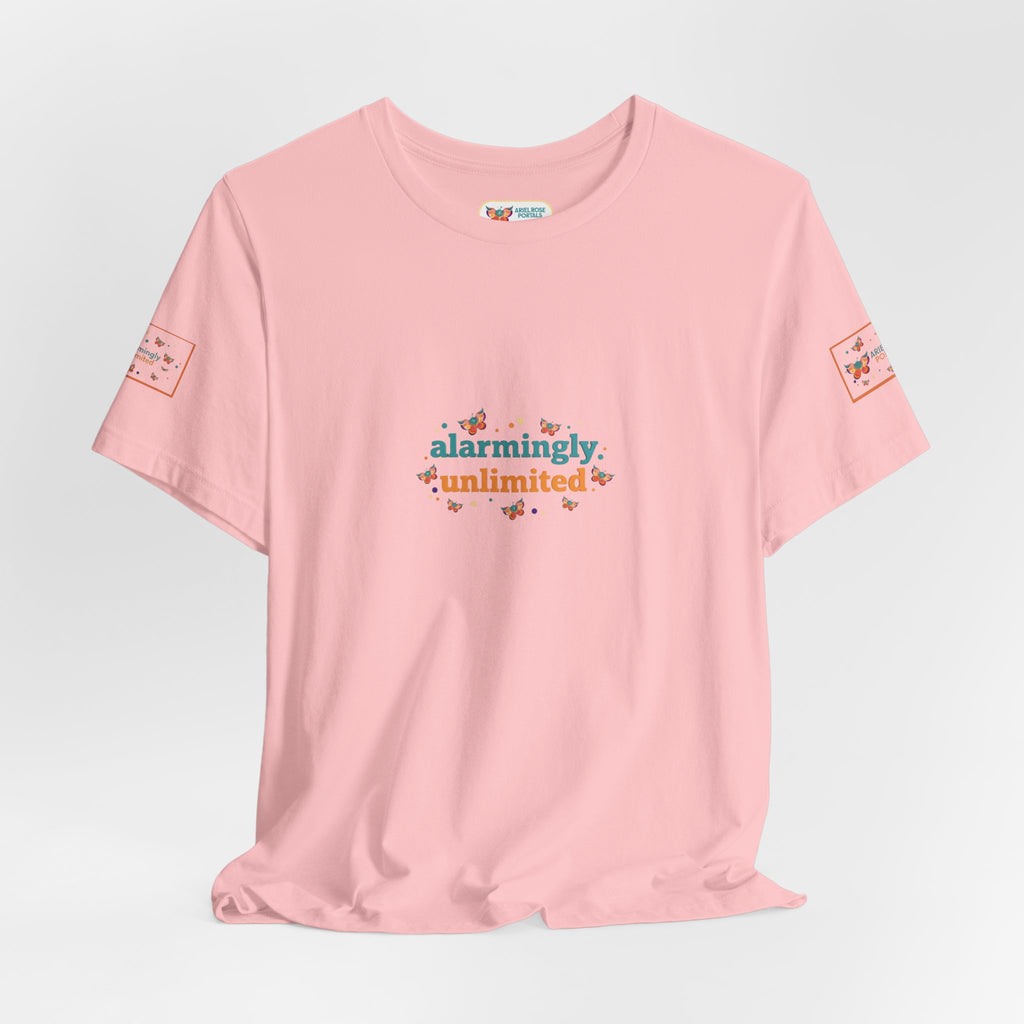 T-shirt Alarmingy Unlimited — Maglietta Grafica con Farfalla e Bruco Stravaganti
