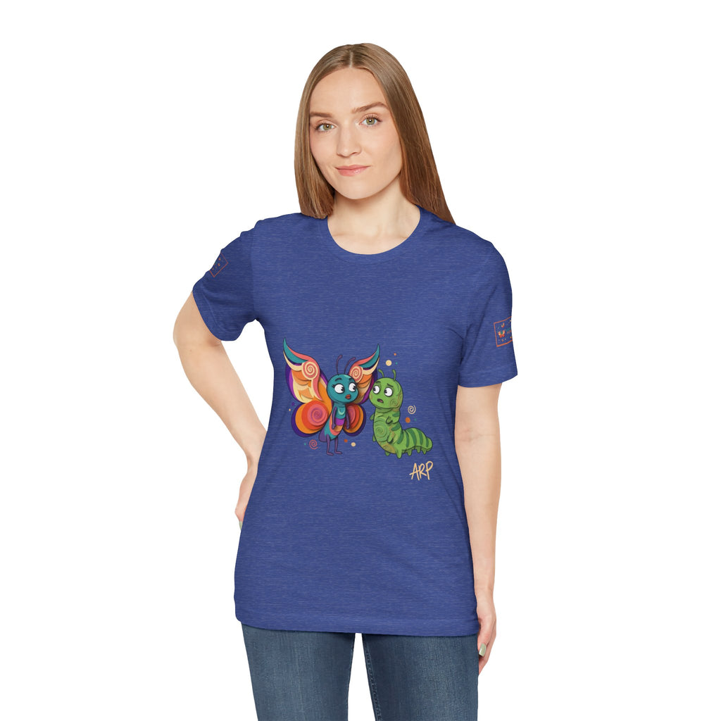 Allarmante T-Shirt Unlimited Tee Flip Variant — Maglietta Grafica Stravagante Farfalla e Bruco