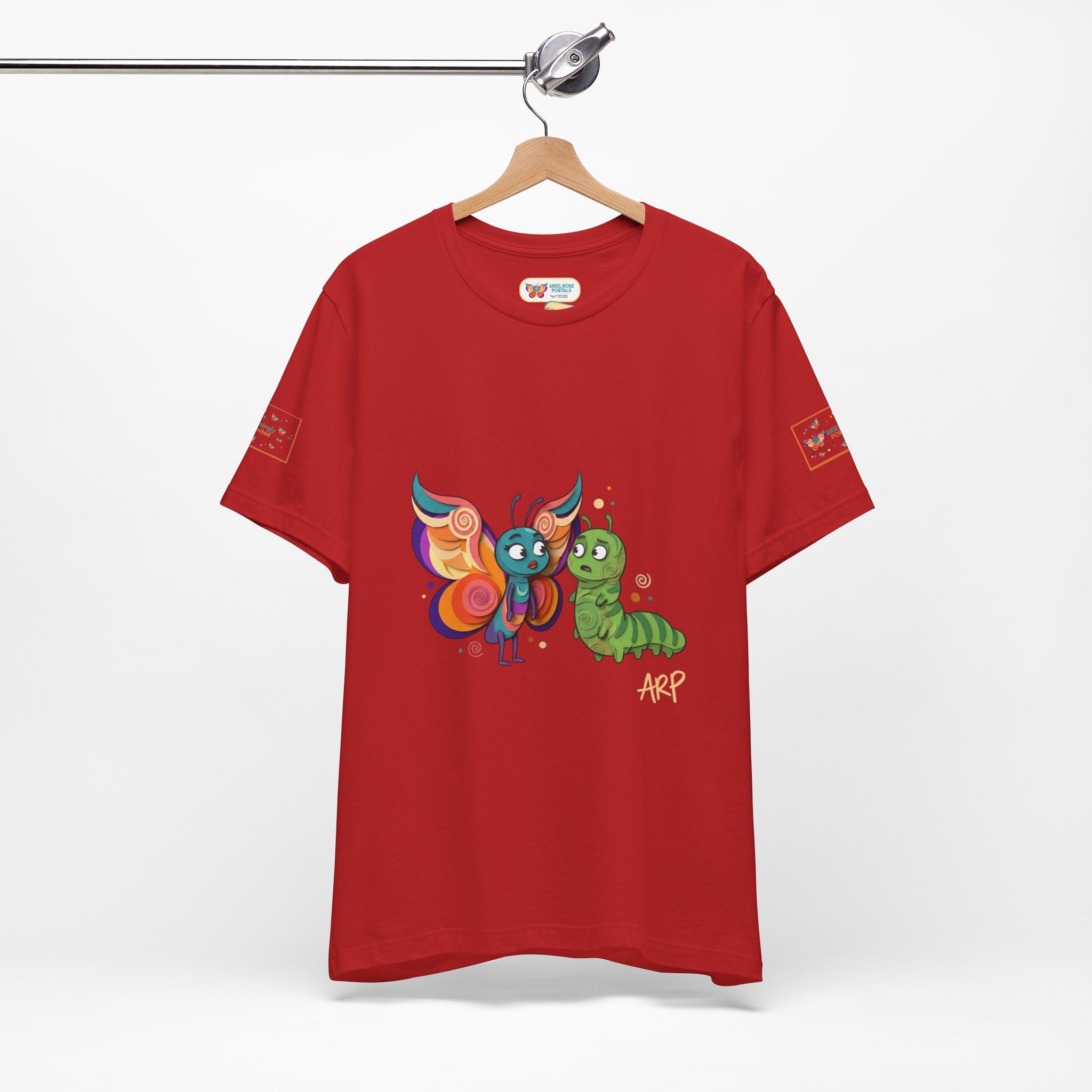 Allarmante T-Shirt Unlimited Tee Flip Variant — Maglietta Grafica Stravagante Farfalla e Bruco