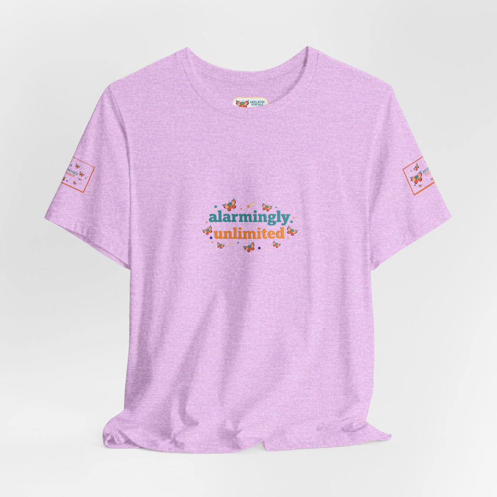 T-shirt Alarmingy Unlimited — Maglietta Grafica con Farfalla e Bruco Stravaganti