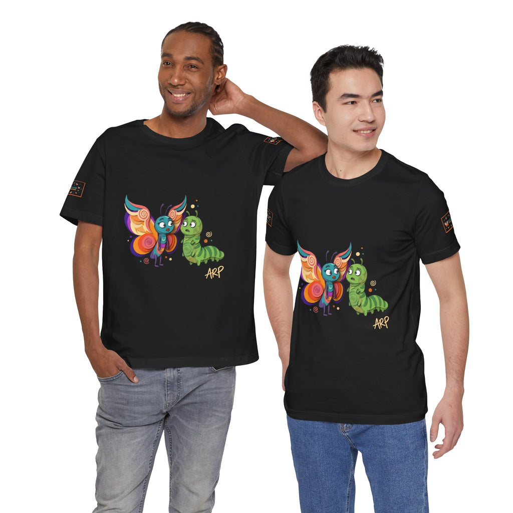 Allarmante T-Shirt Unlimited Tee Flip Variant — Maglietta Grafica Stravagante Farfalla e Bruco