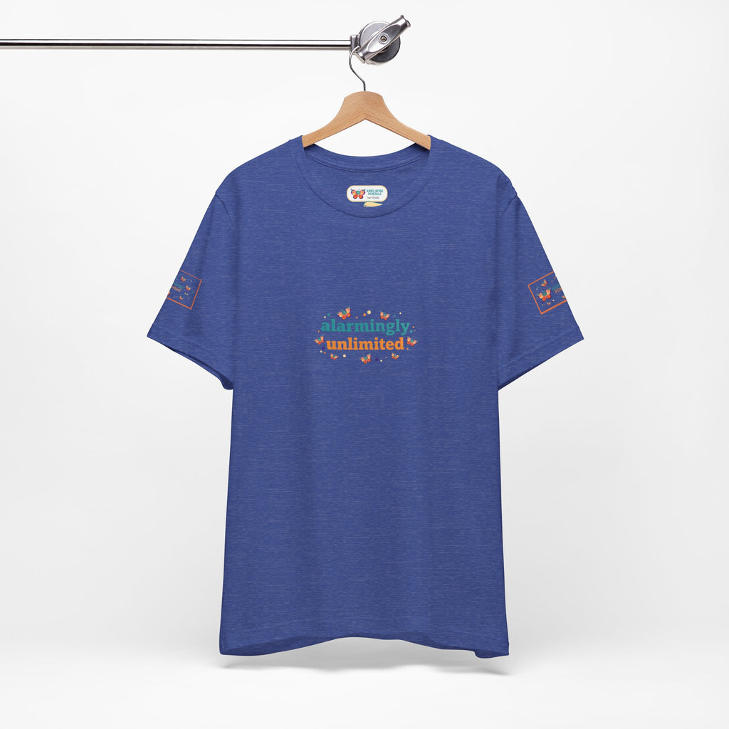 T-shirt Alarmingy Unlimited — Maglietta Grafica con Farfalla e Bruco Stravaganti