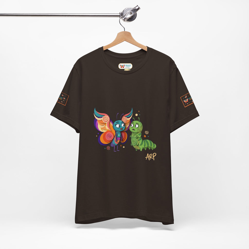 Allarmante T-Shirt Unlimited Tee Flip Variant — Maglietta Grafica Stravagante Farfalla e Bruco