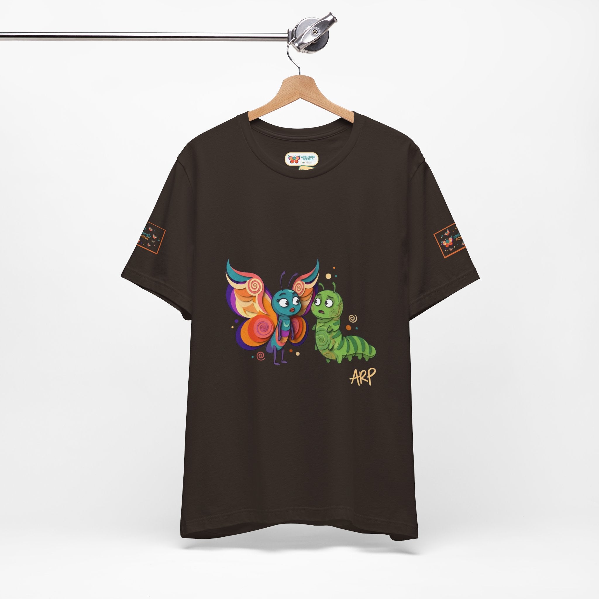 Allarmante T-Shirt Unlimited Tee Flip Variant — Maglietta Grafica Stravagante Farfalla e Bruco