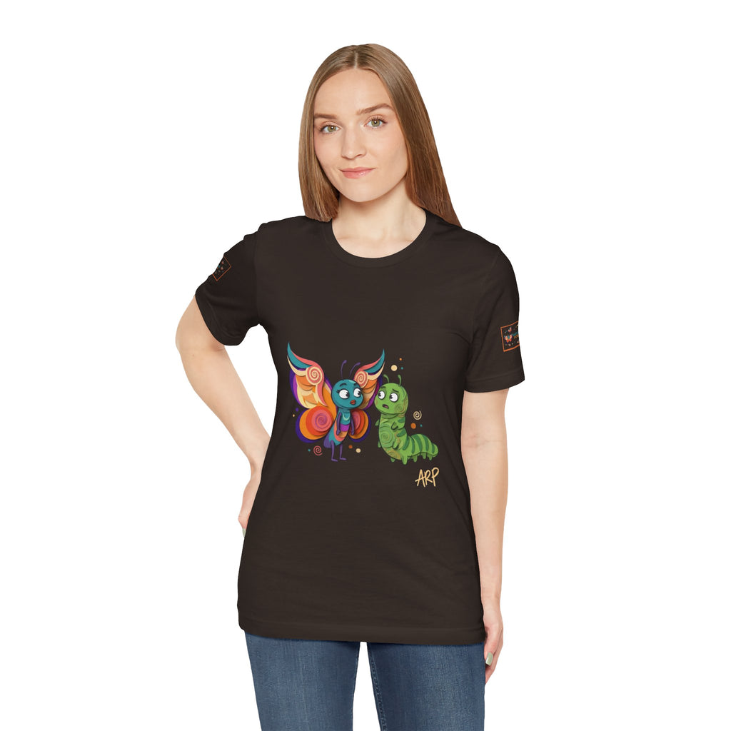 Allarmante T-Shirt Unlimited Tee Flip Variant — Maglietta Grafica Stravagante Farfalla e Bruco