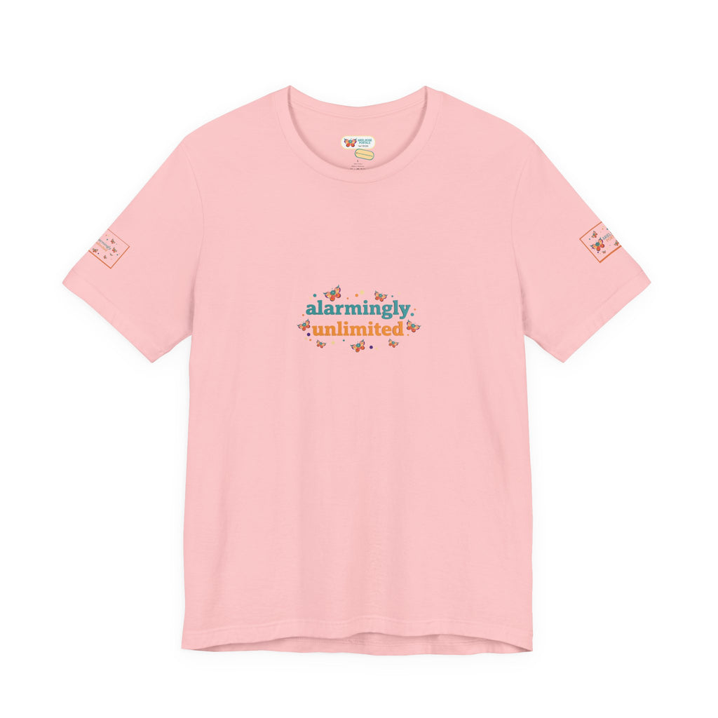 T-shirt Alarmingy Unlimited — Maglietta Grafica con Farfalla e Bruco Stravaganti