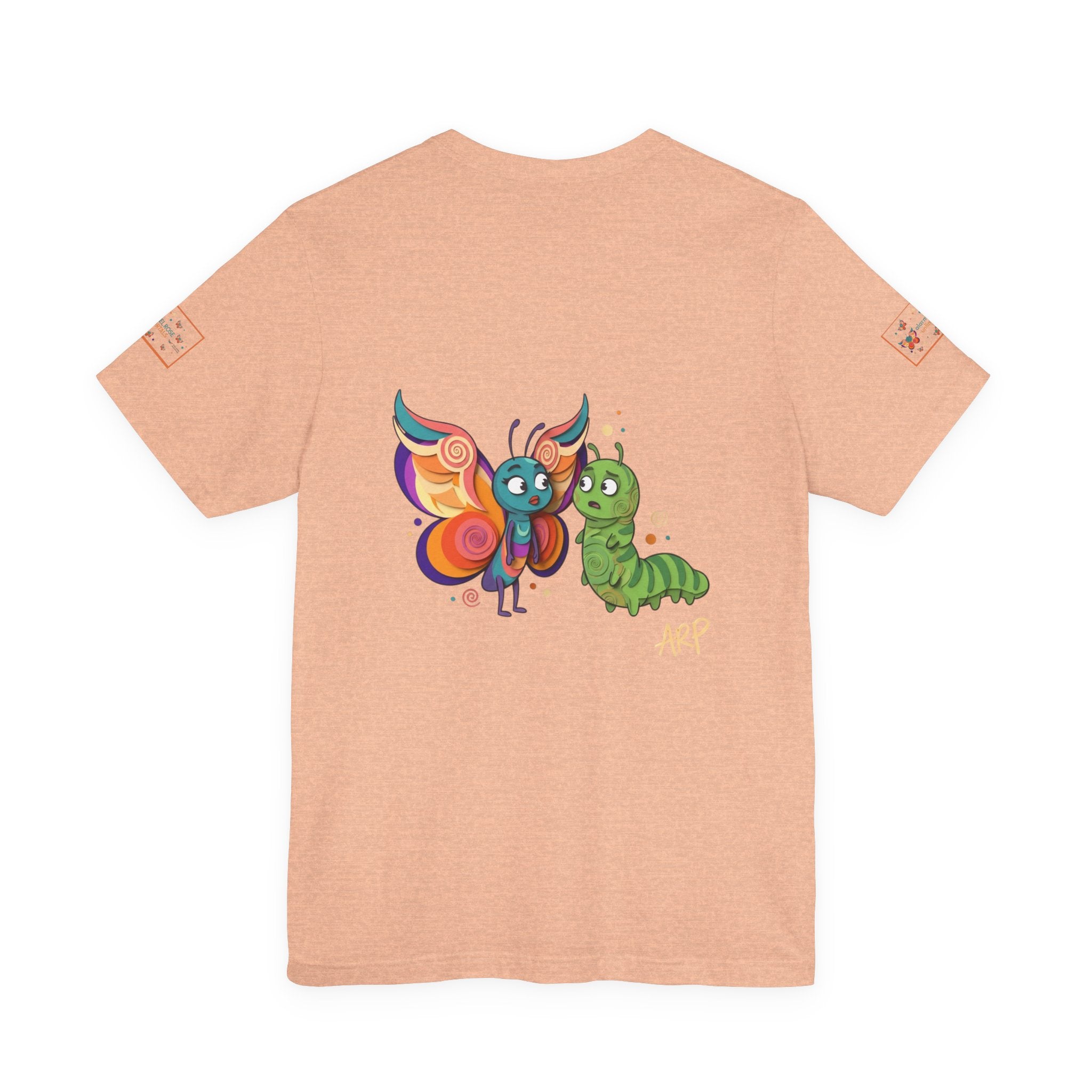 T-shirt Alarmingy Unlimited — Maglietta Grafica con Farfalla e Bruco Stravaganti
