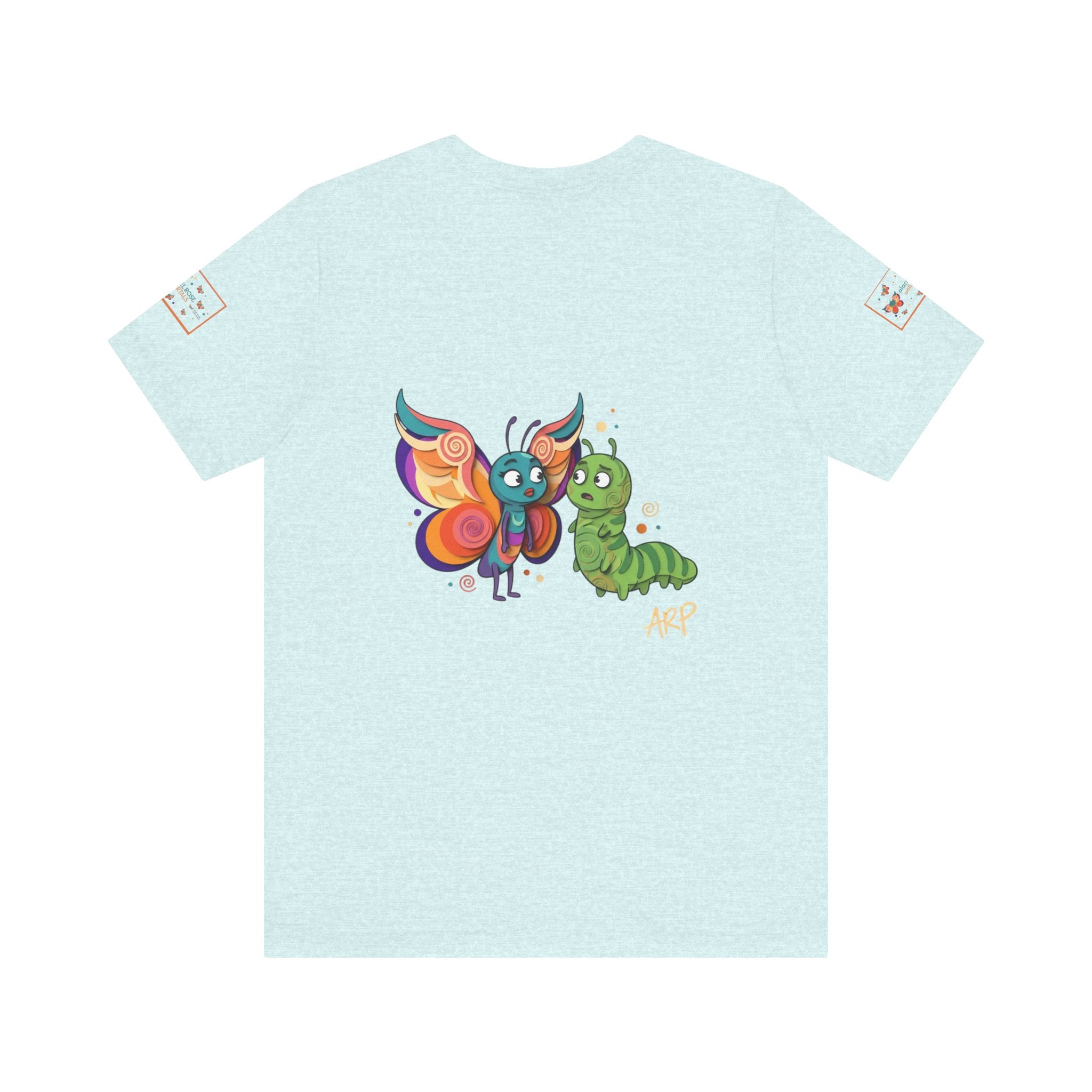 T-shirt Alarmingy Unlimited — Maglietta Grafica con Farfalla e Bruco Stravaganti