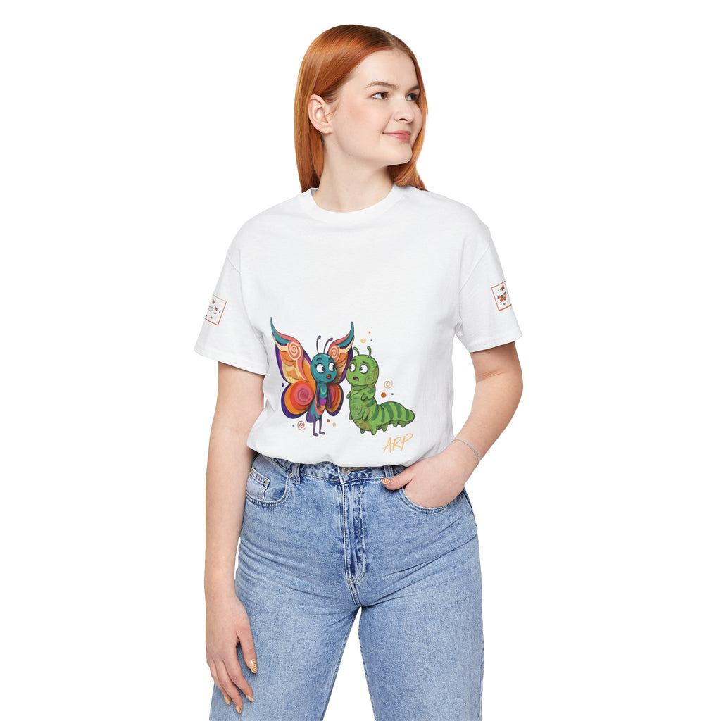 Allarmante T-Shirt Unlimited Tee Flip Variant — Maglietta Grafica Stravagante Farfalla e Bruco