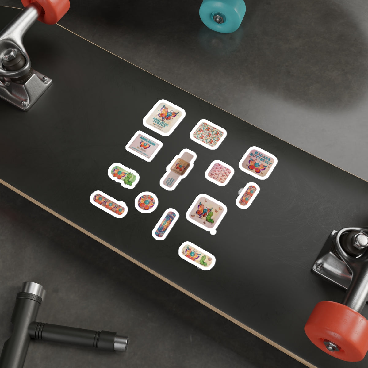 Confezione di adesivi fustellati vintage a farfalla — 'Badass Butterfly' e design retrò impermeabili per esterni a portale