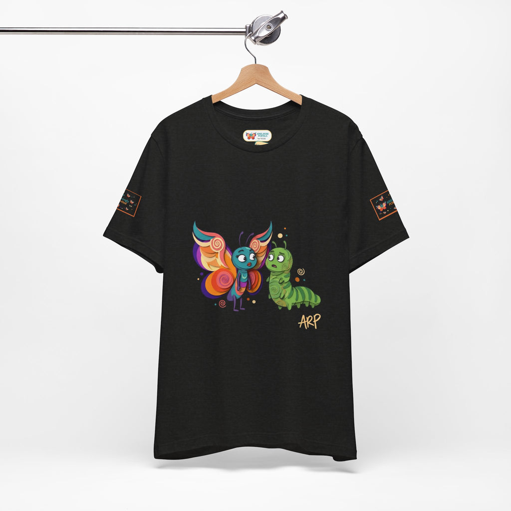 Allarmante T-Shirt Unlimited Tee Flip Variant — Maglietta Grafica Stravagante Farfalla e Bruco
