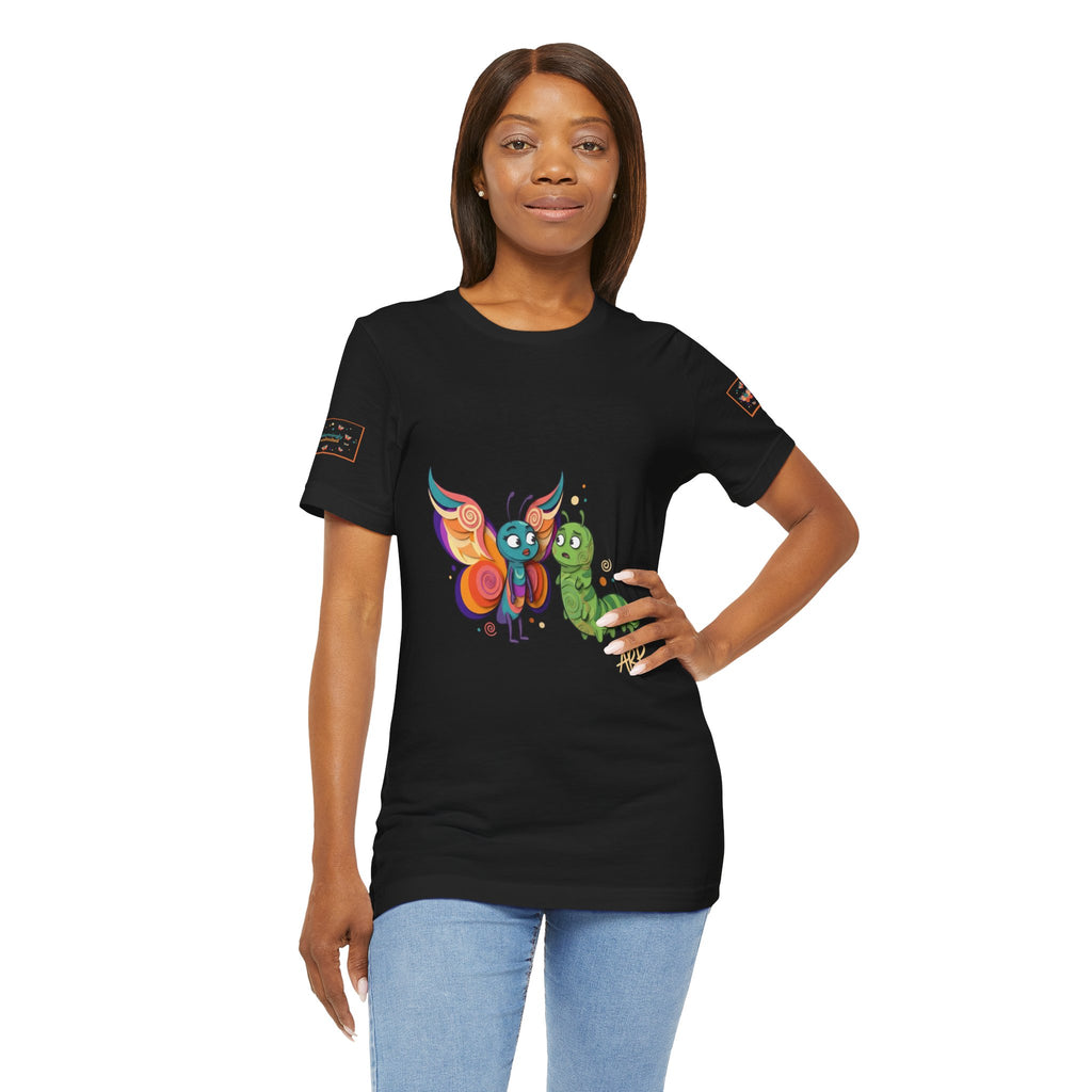 Allarmante T-Shirt Unlimited Tee Flip Variant — Maglietta Grafica Stravagante Farfalla e Bruco