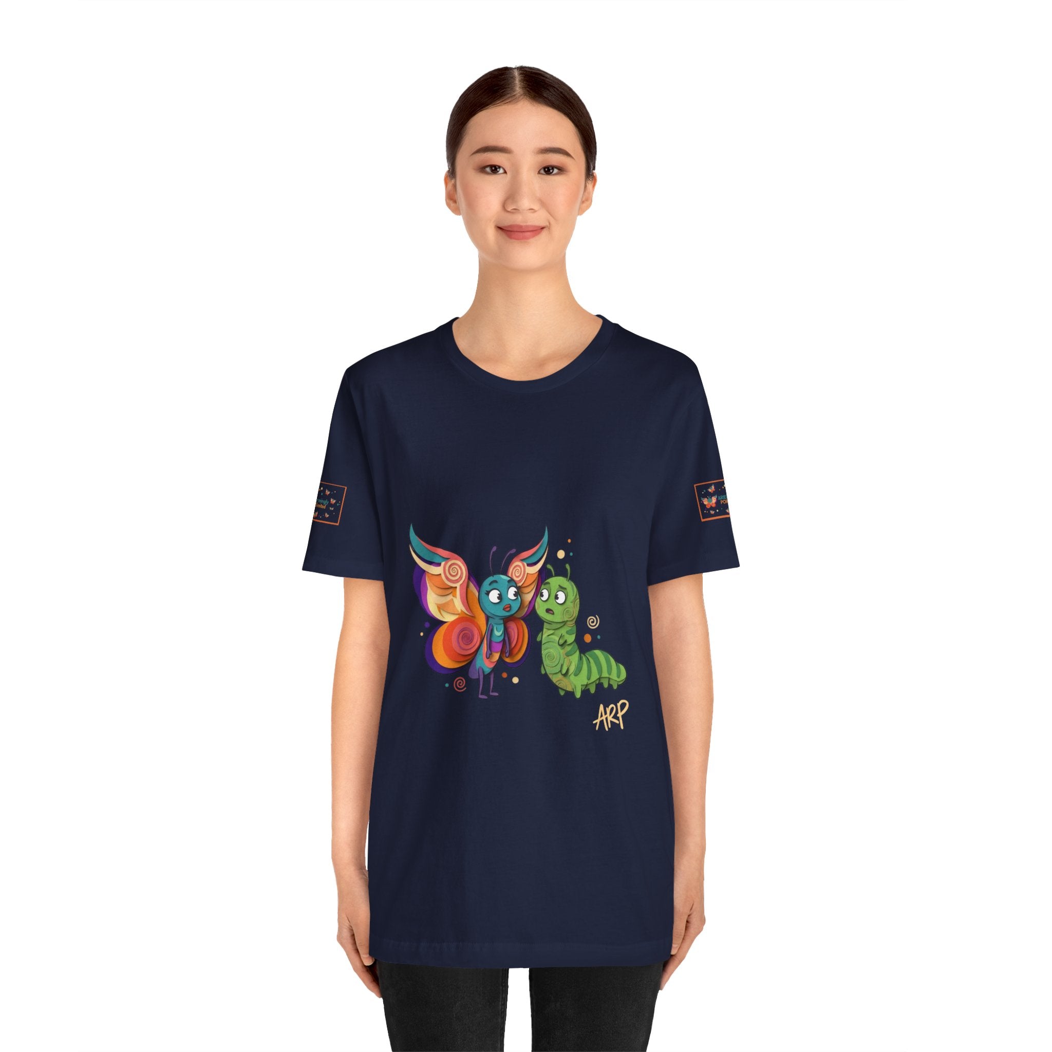 Allarmante T-Shirt Unlimited Tee Flip Variant — Maglietta Grafica Stravagante Farfalla e Bruco