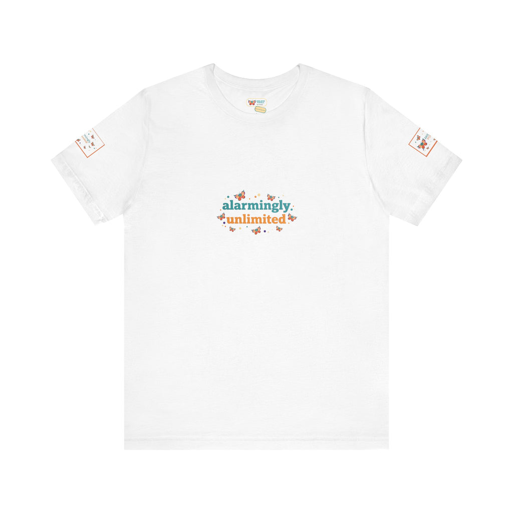 T-shirt Alarmingy Unlimited — Maglietta Grafica con Farfalla e Bruco Stravaganti
