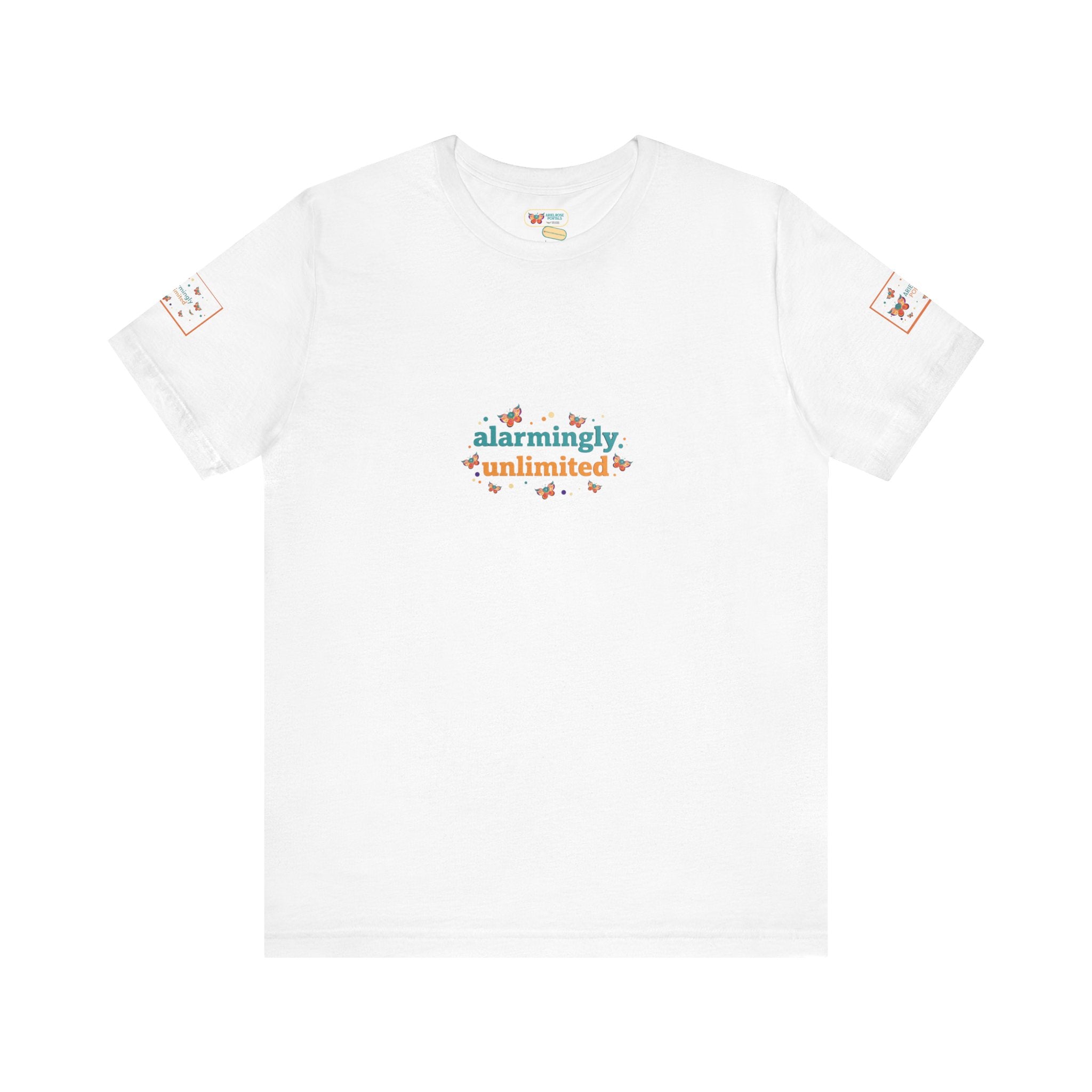 T-shirt Alarmingy Unlimited — Maglietta Grafica con Farfalla e Bruco Stravaganti