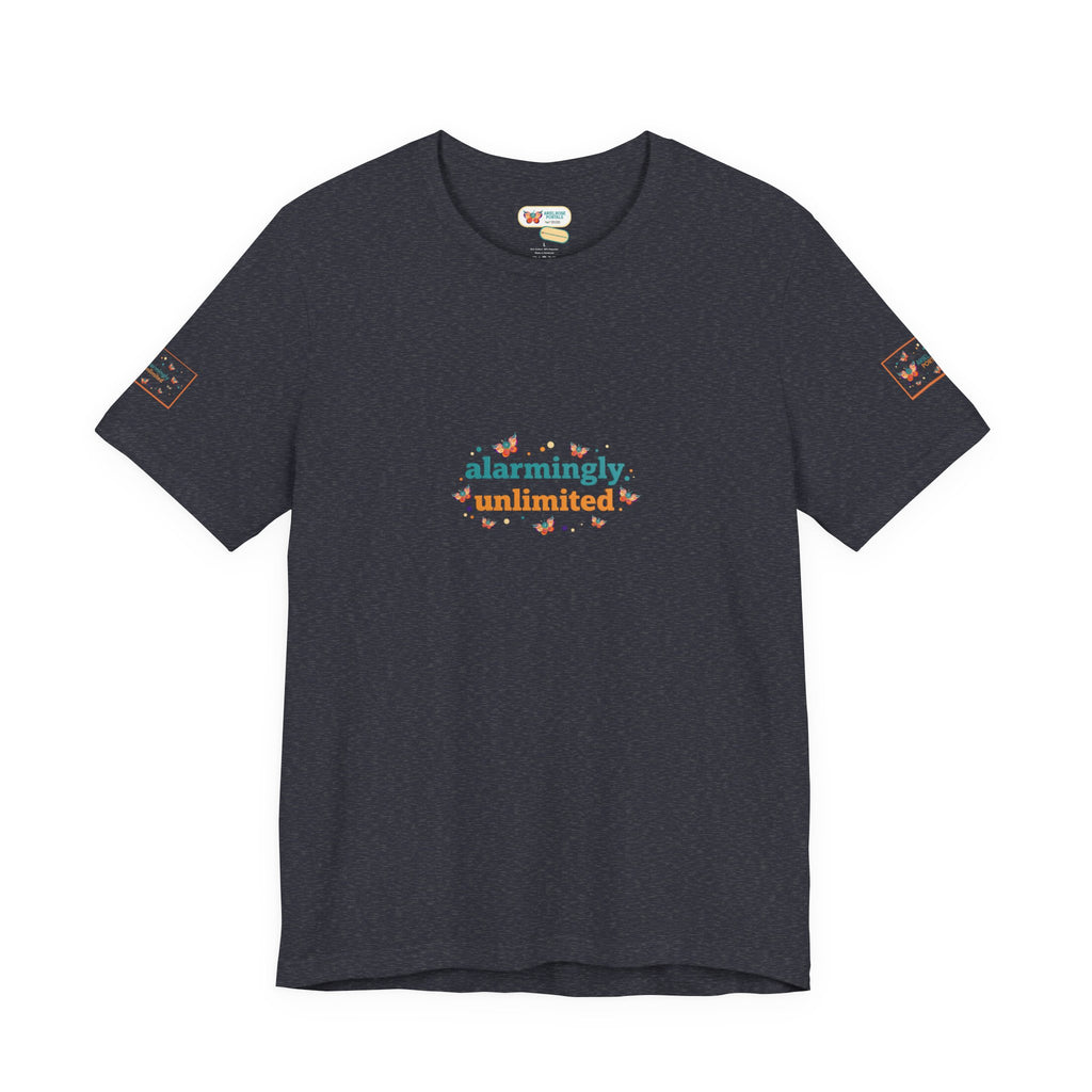 T-shirt Alarmingy Unlimited — Maglietta Grafica con Farfalla e Bruco Stravaganti