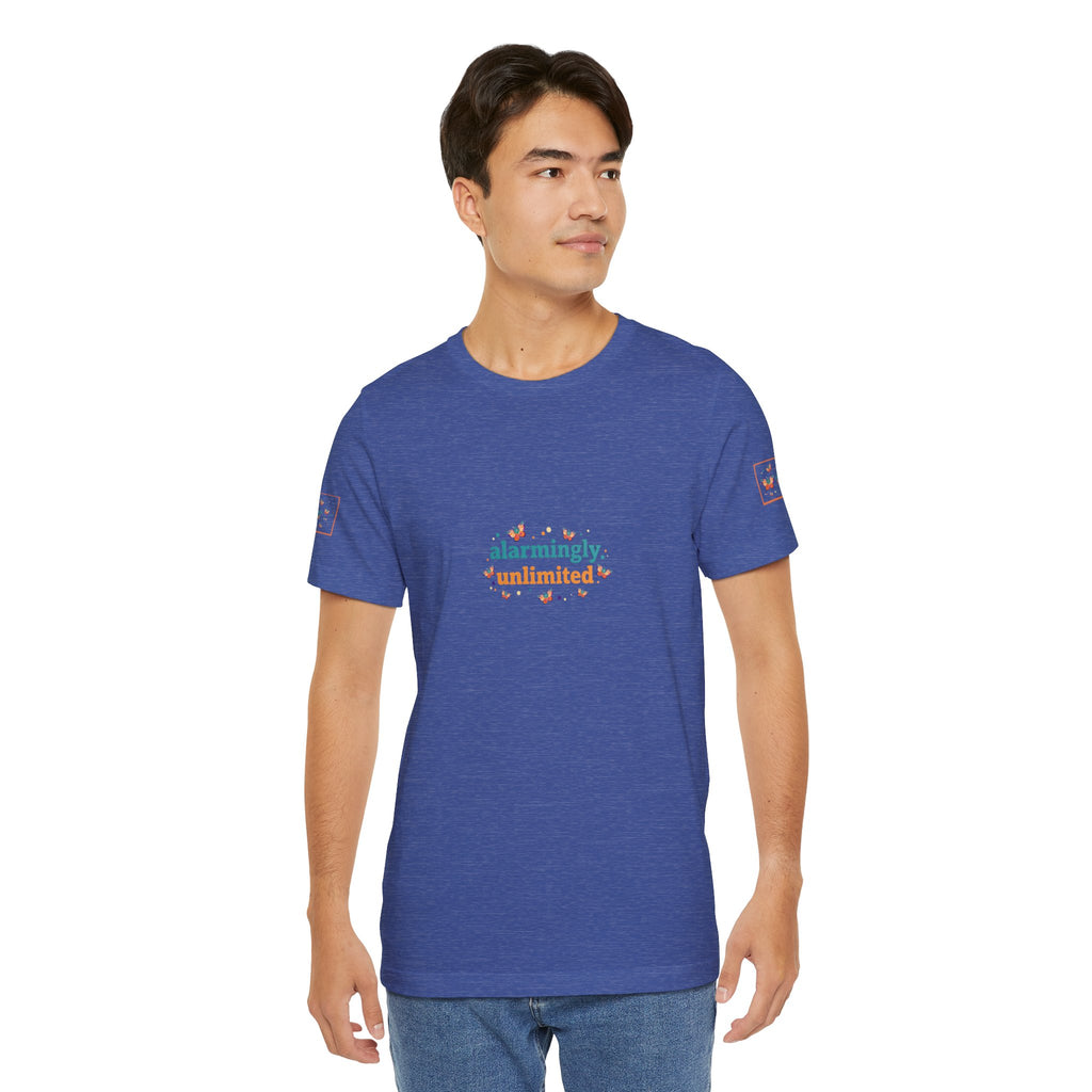 T-shirt Alarmingy Unlimited — Maglietta Grafica con Farfalla e Bruco Stravaganti