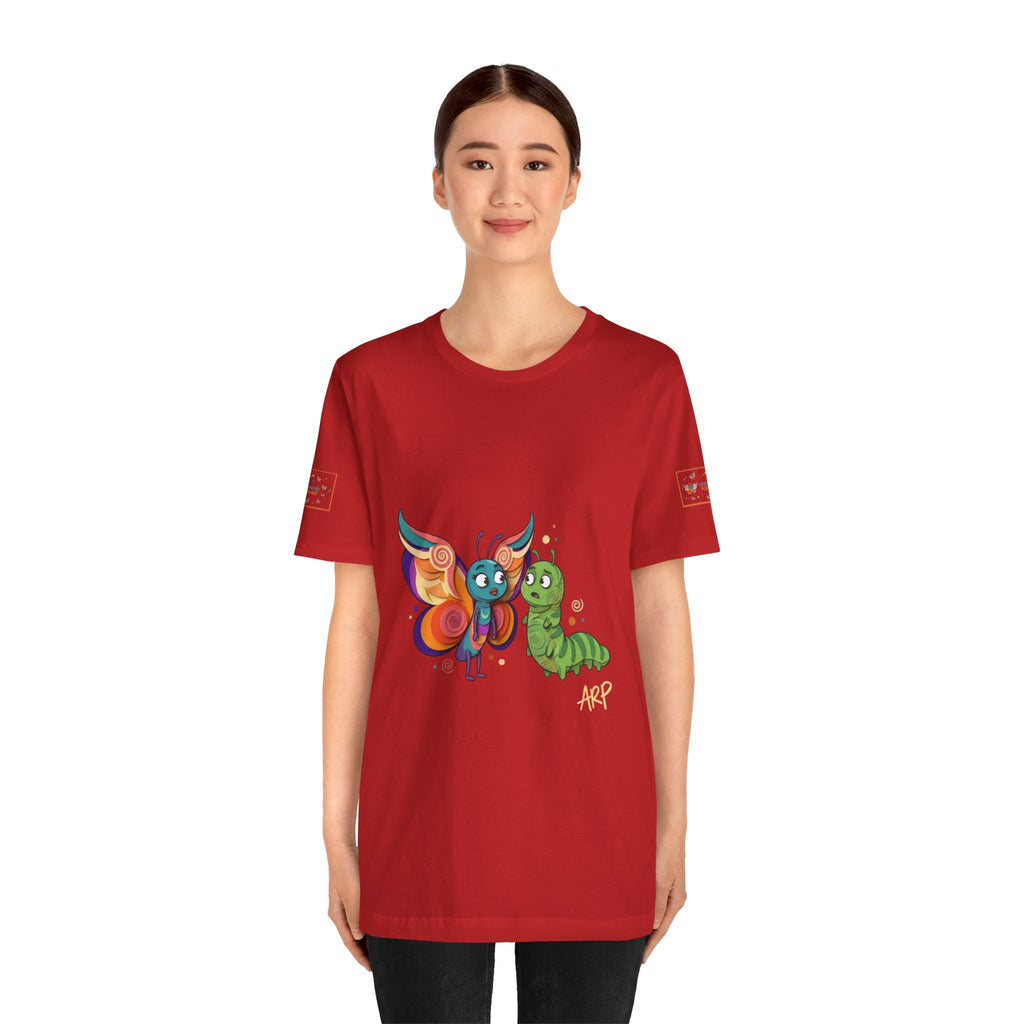Allarmante T-Shirt Unlimited Tee Flip Variant — Maglietta Grafica Stravagante Farfalla e Bruco