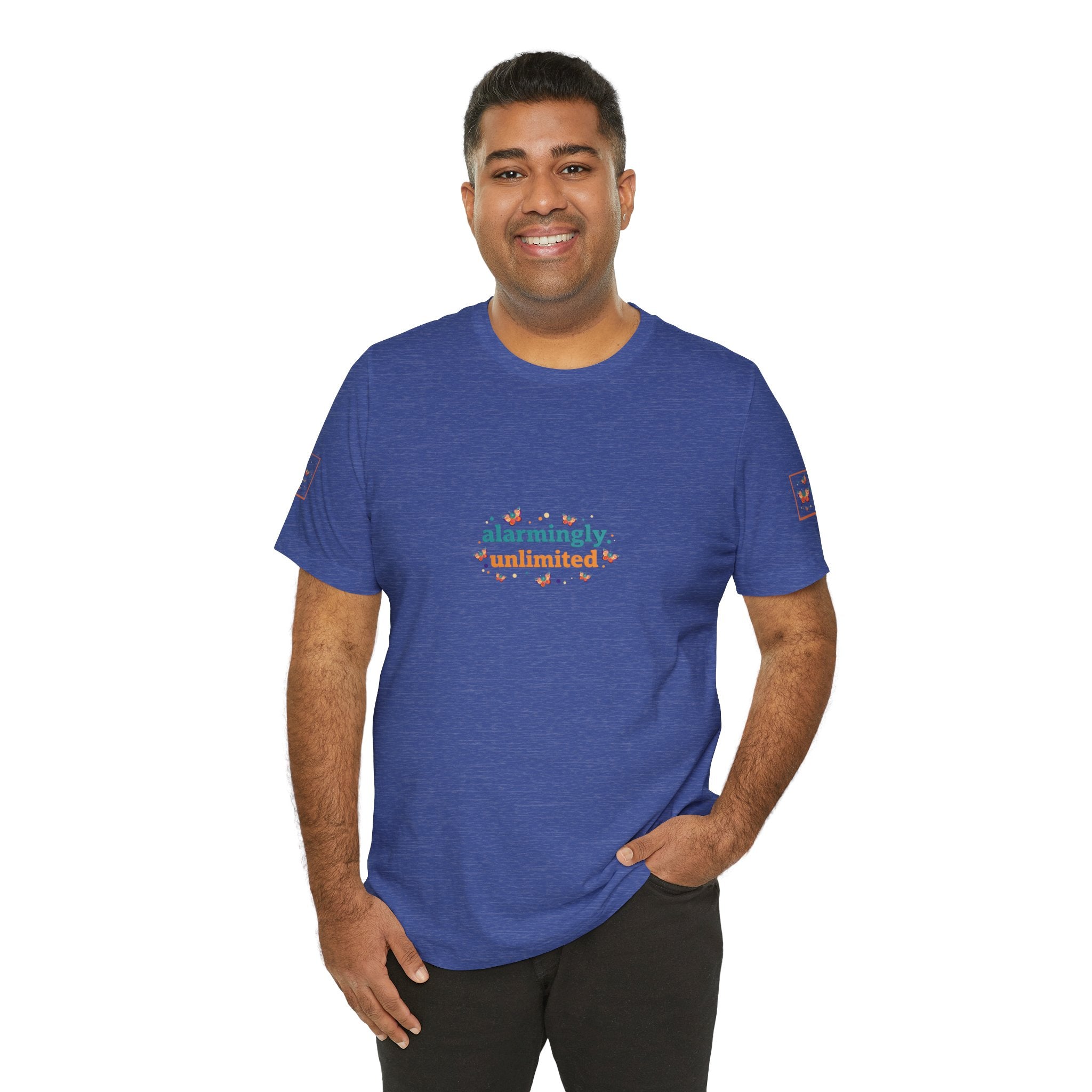 T-shirt Alarmingy Unlimited — Maglietta Grafica con Farfalla e Bruco Stravaganti