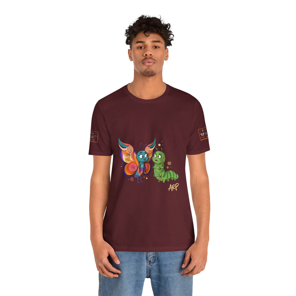 Allarmante T-Shirt Unlimited Tee Flip Variant — Maglietta Grafica Stravagante Farfalla e Bruco